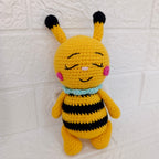 Abejita Amigurumi con Antenas – Muñeco Tejido a Mano