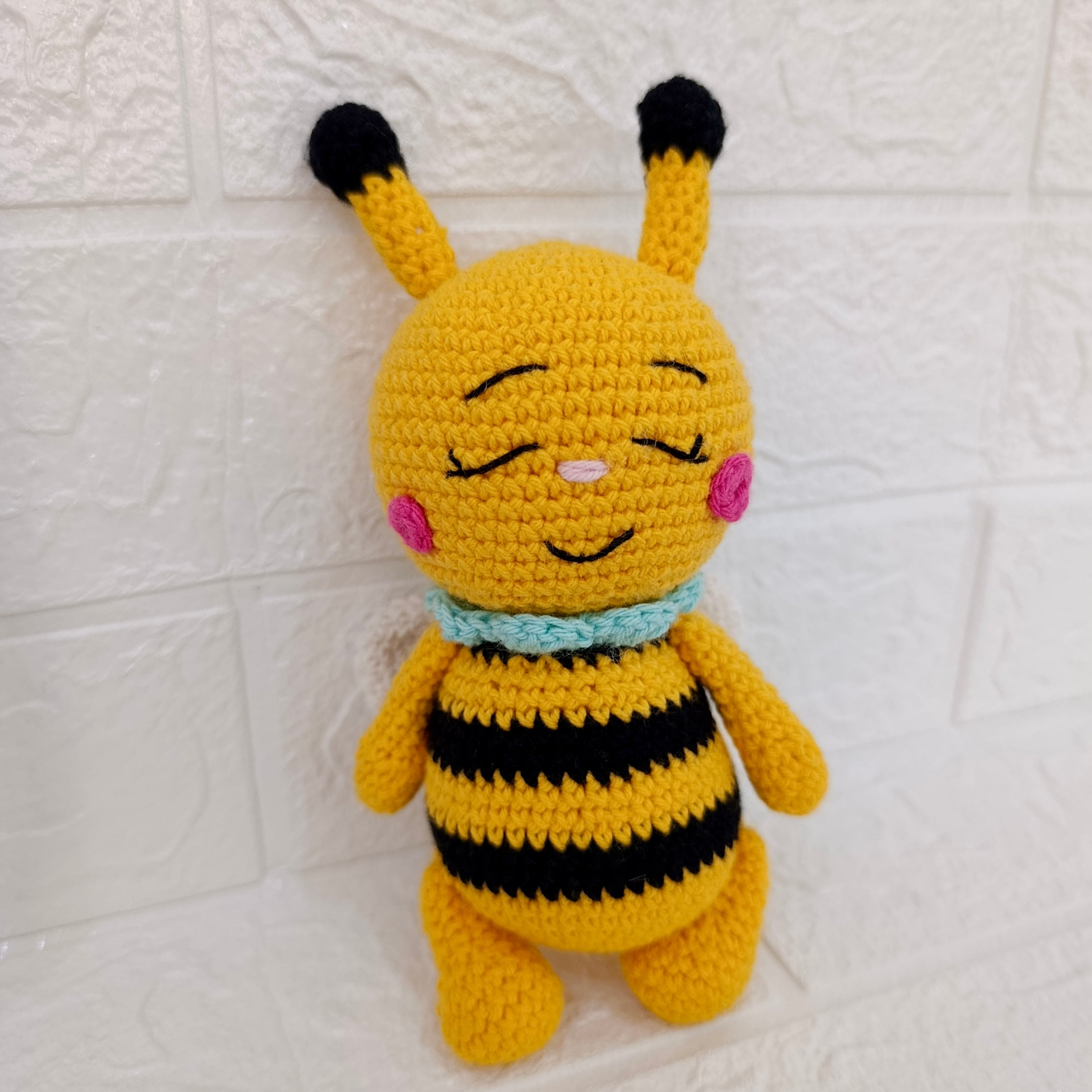 Abejita con Antenas (Amigurumi) 19 cm