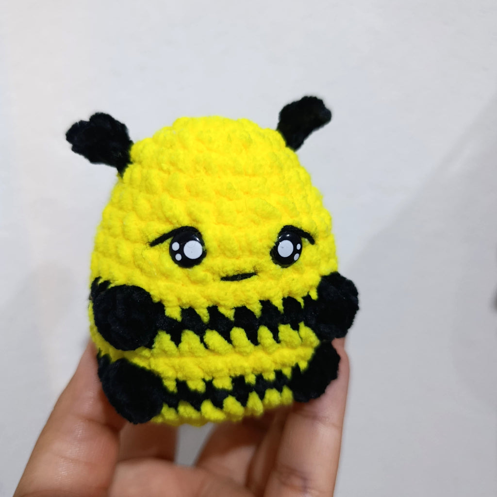 Llavero Abeja de Chenille Tejida a Mano