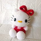 Amigurumi Gatita Blanca Tejida con Overol Rojo - 15cm