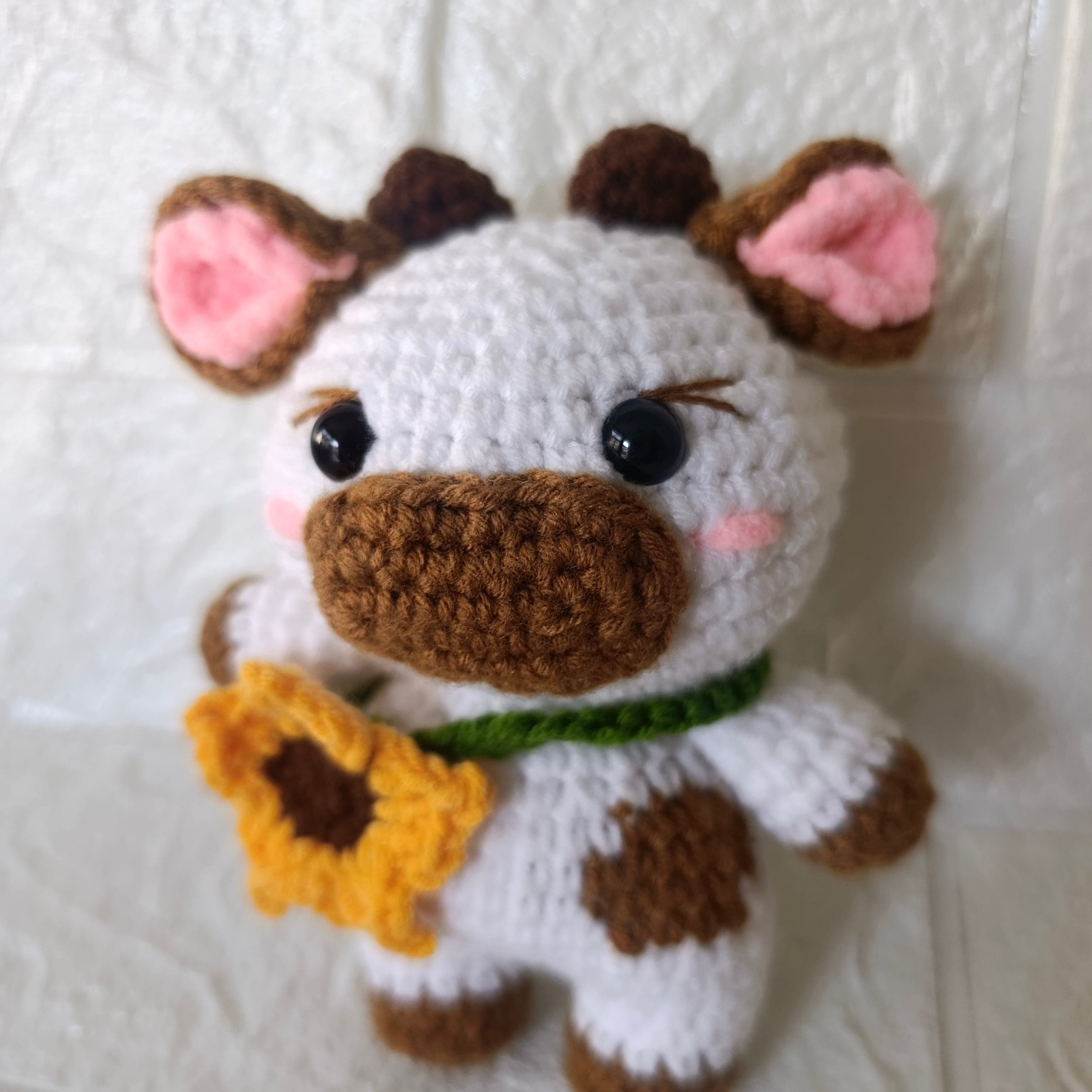 Amigurumi Vaquita Tejida con Morralito de Girasol - 13cm