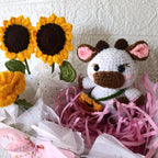 Box Regalo con Vaquita Tejida y Girasoles
