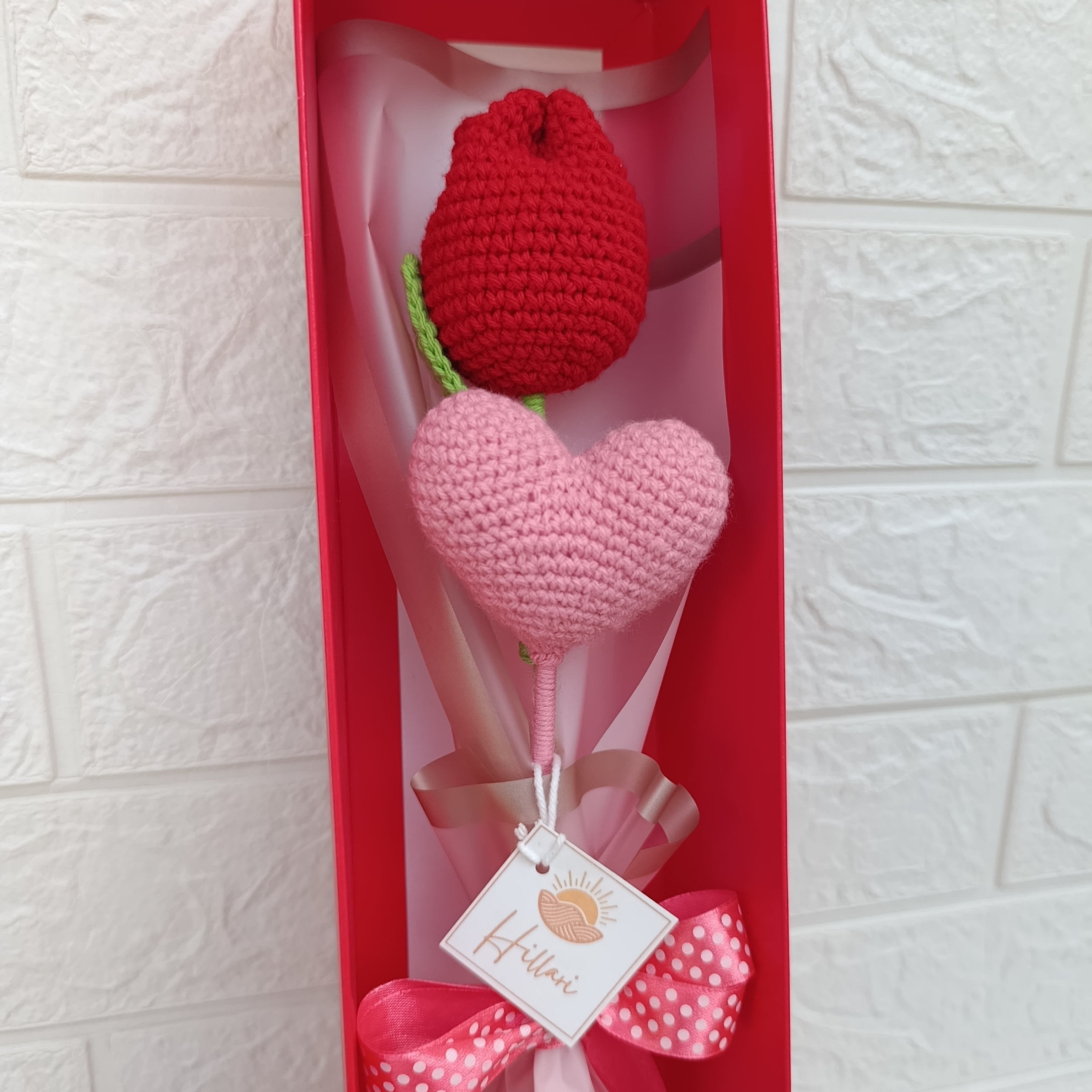 Ramo en Caja Premium con Tulipán y Corazón