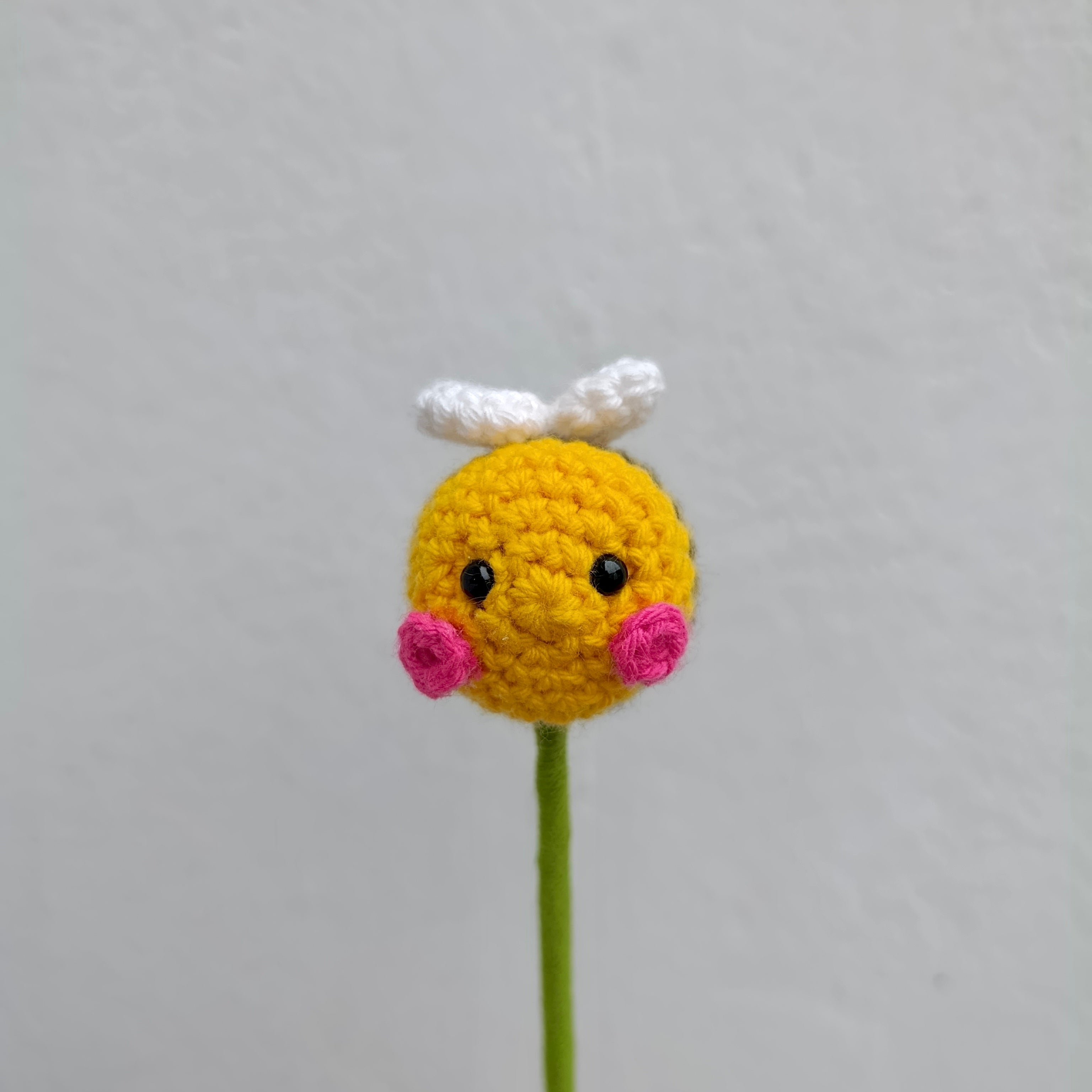Abeja amigurumi crochet – Complemento para ramos