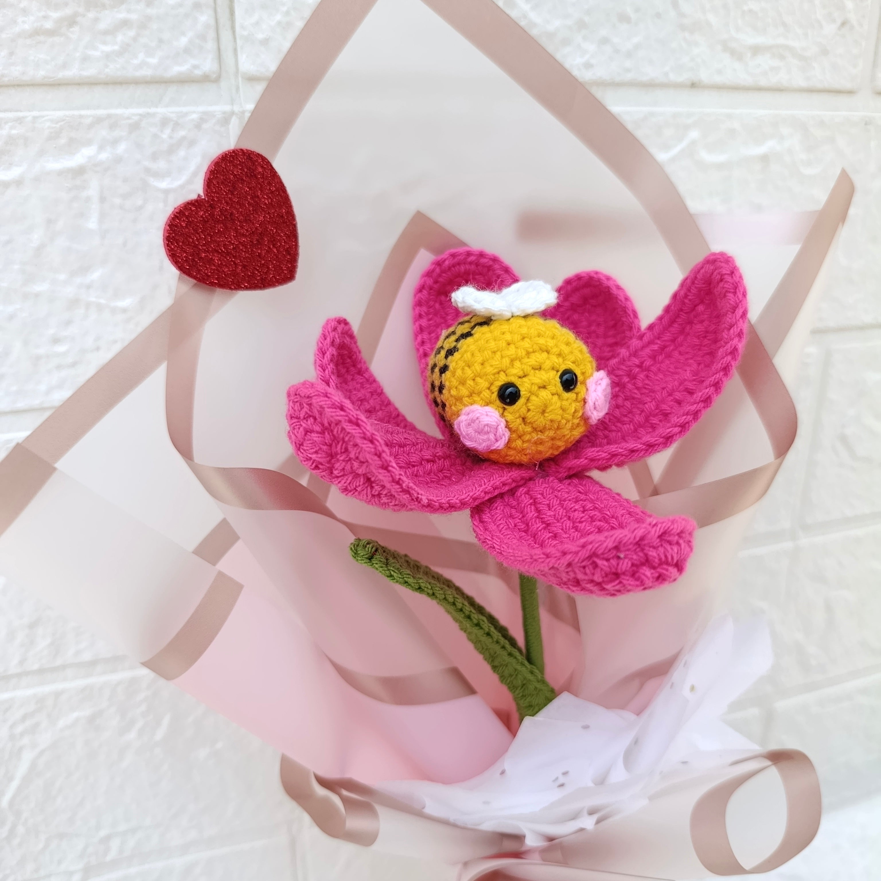 Tulipán Abierto con Abeja