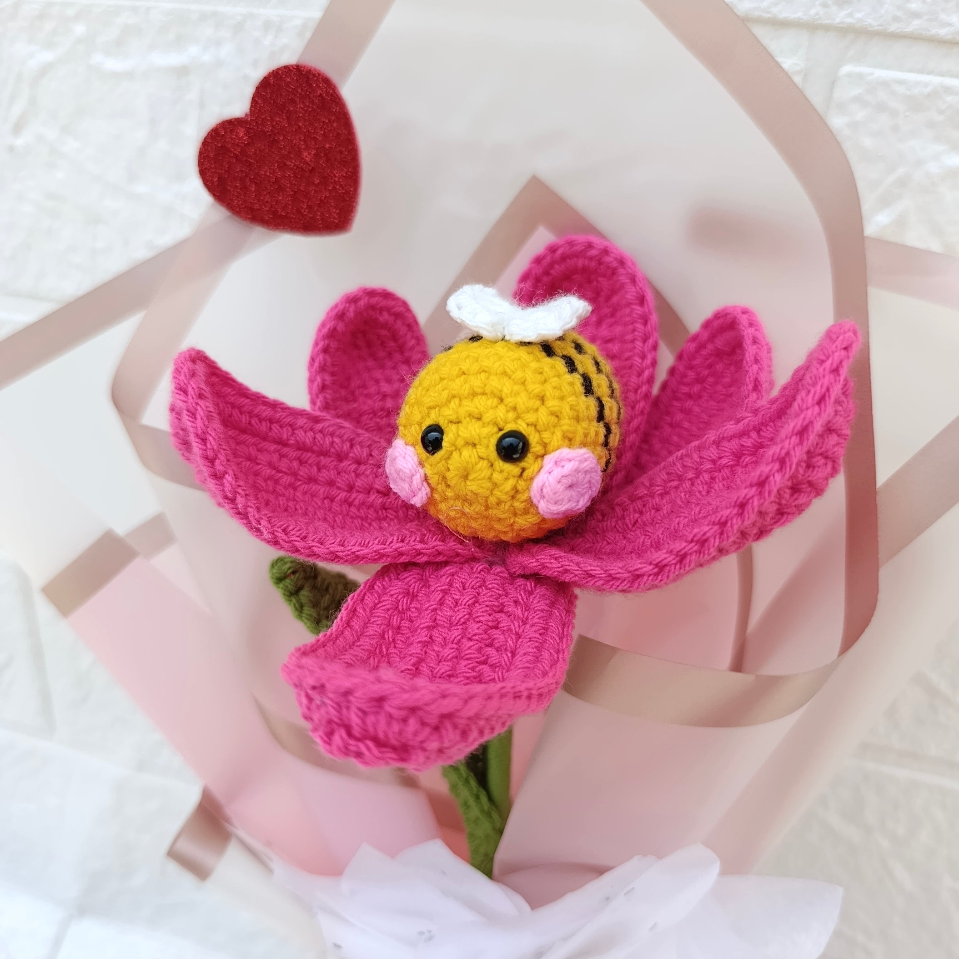 Tulipán Abierto con Abeja