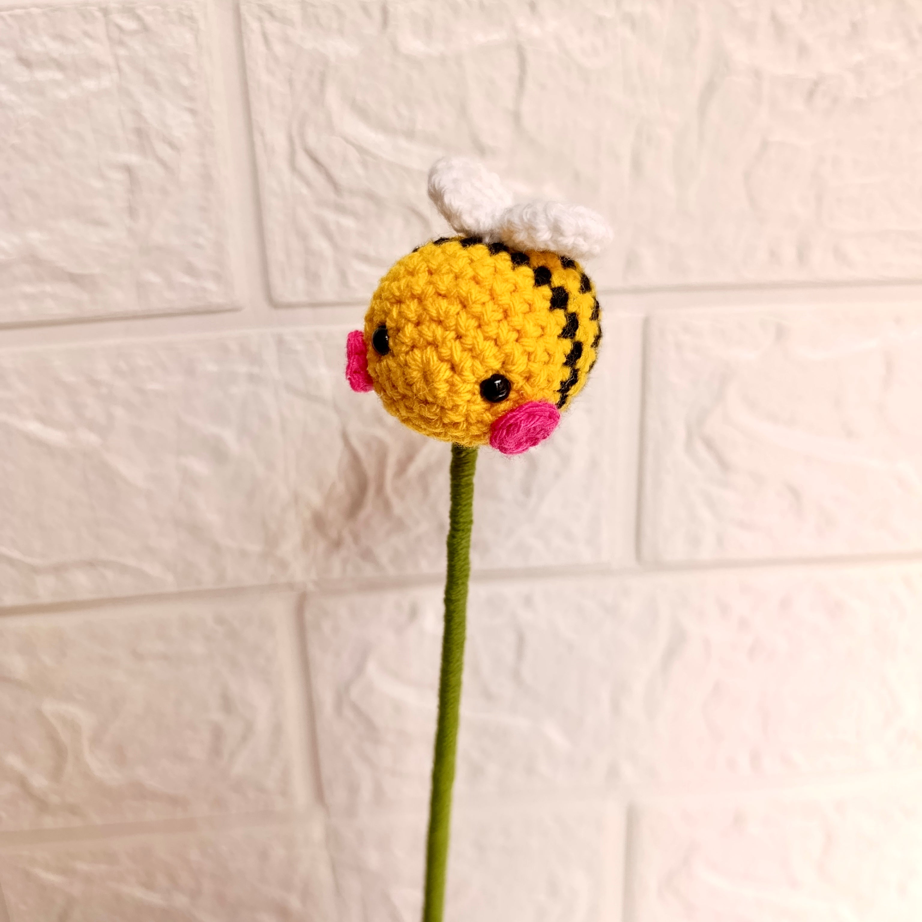 Abeja amigurumi crochet – Complemento para ramos
