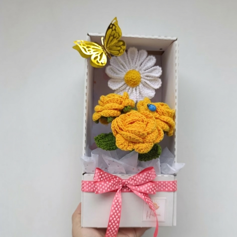 Box Flores Crochet con 3 Rosas y Margarita