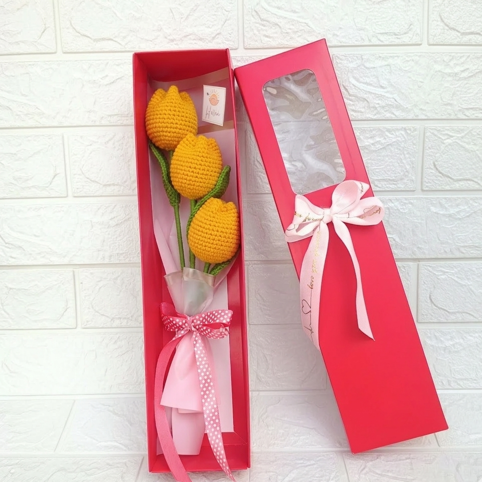 Ramo en Caja Premium con 3 Tulipanes Crochet