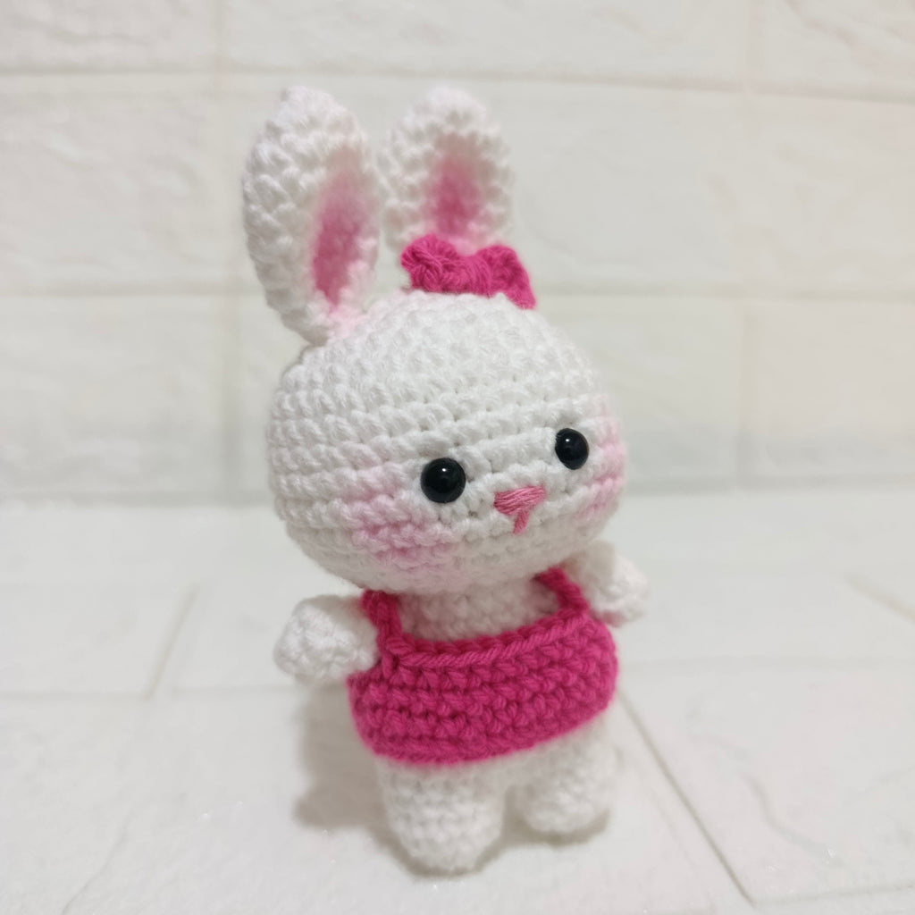 Conejita con Vestido Tejida a Crochet