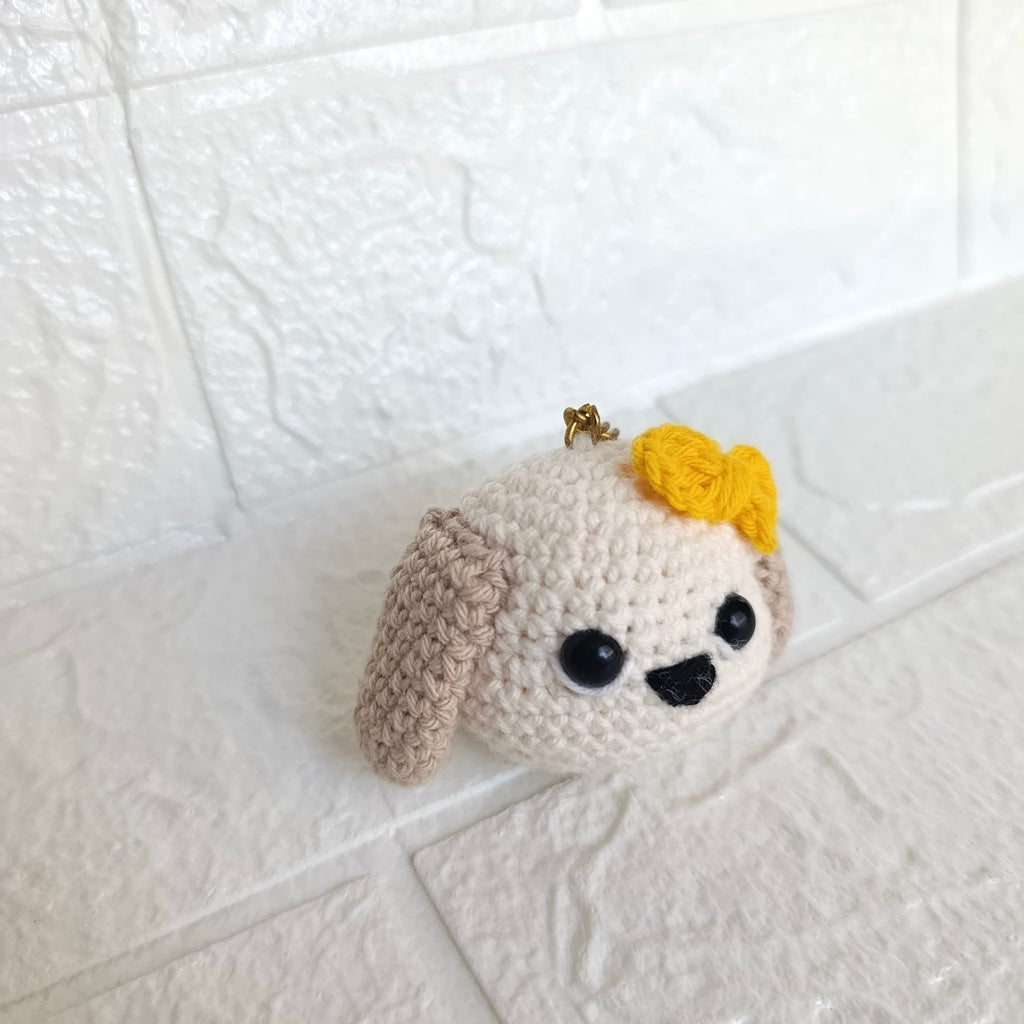 Llavero Carita de Perrita con Moño Amarillo en Crochet