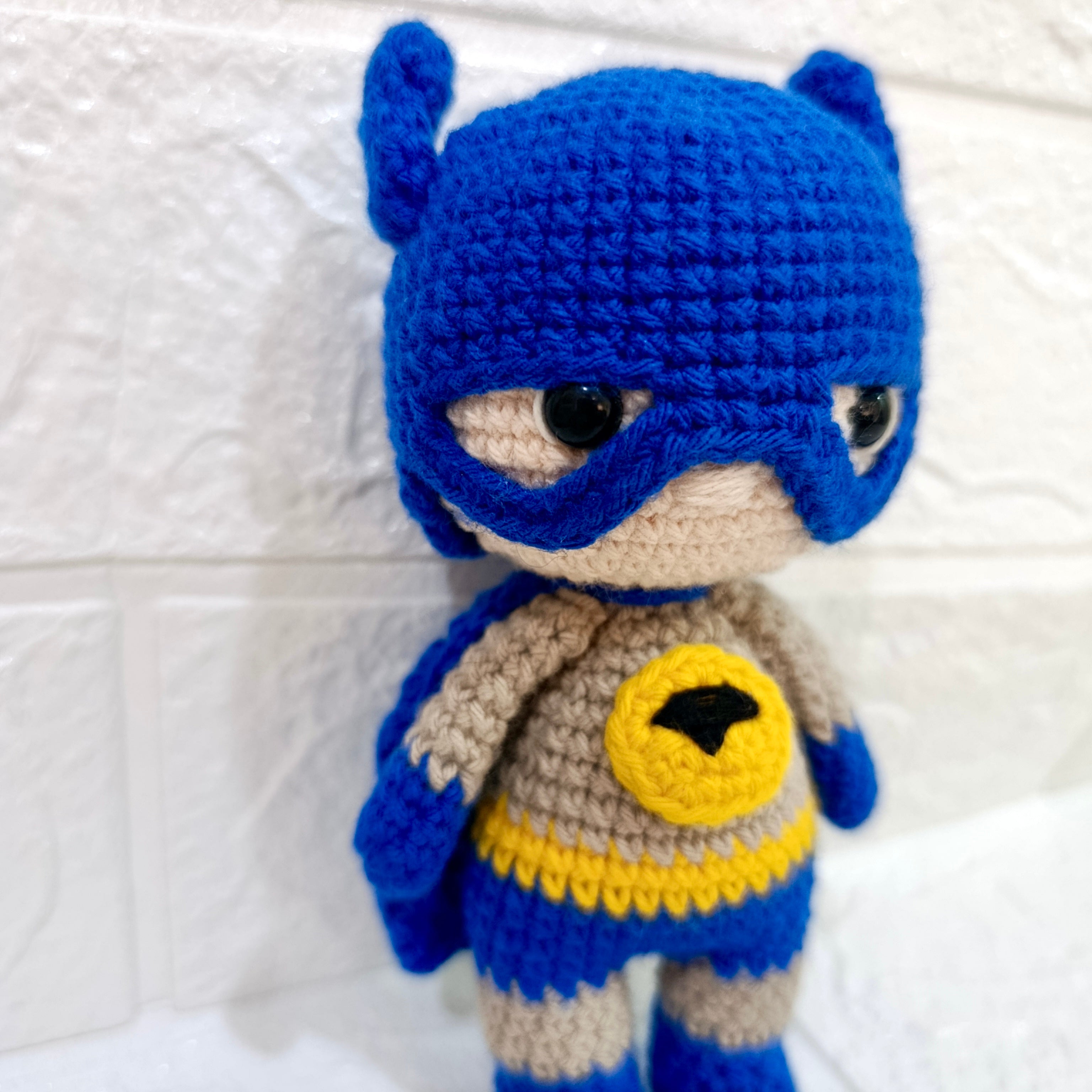 Muñeco Batman Azul en Crochet Tejido a Mano