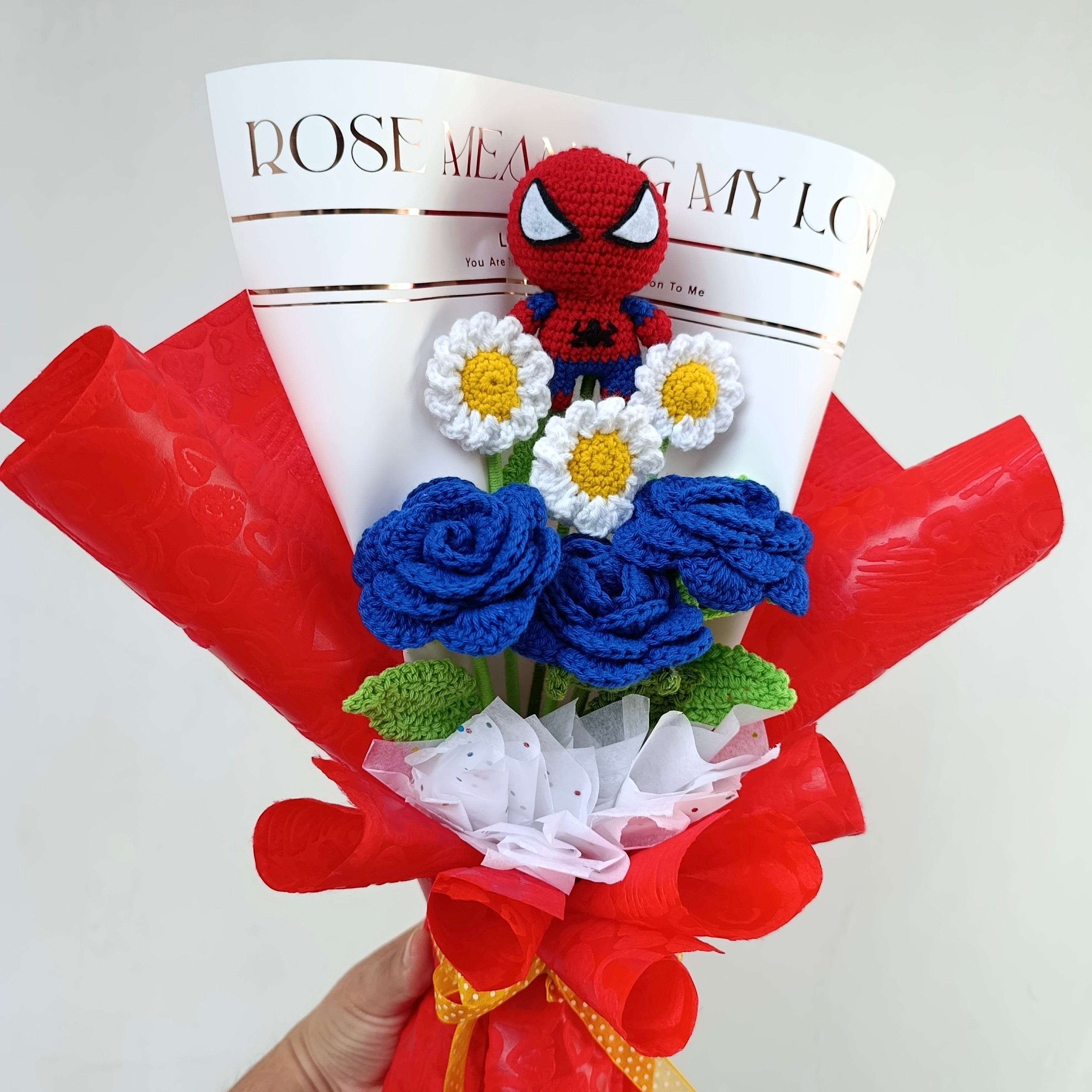 Ramo Spiderman Crochet con Rosas y Margarita