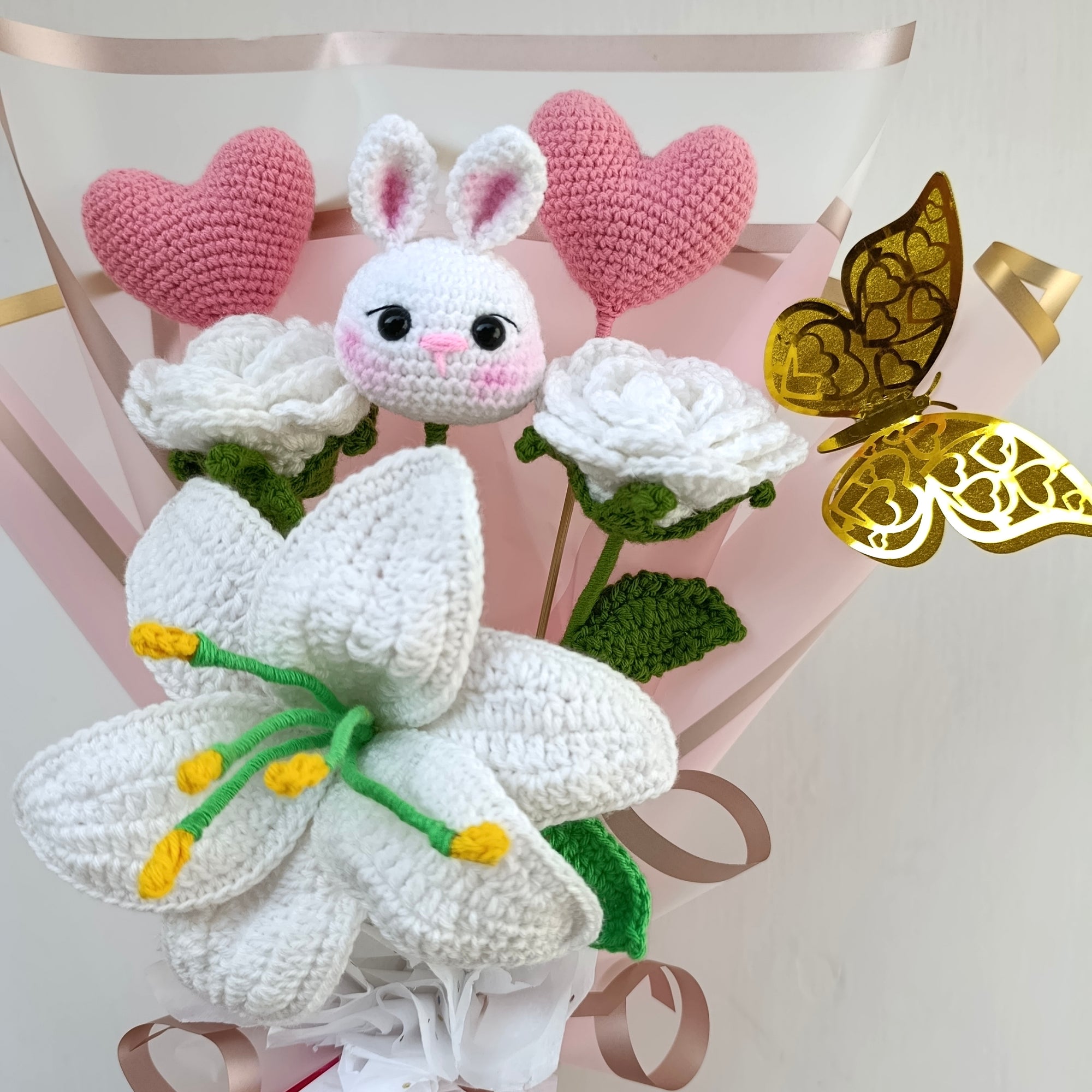 Ramo Crochet con Lirio XL, Rosas, Corazones y Coneja
