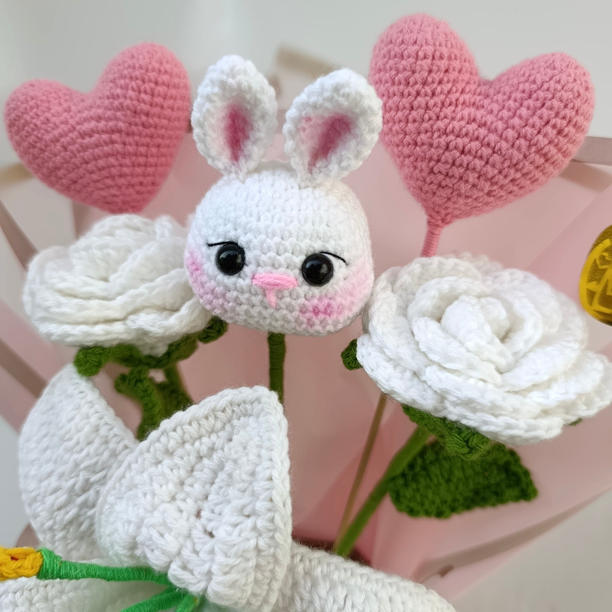 Ramo Crochet con Lirio XL, Rosas, Corazones y Coneja