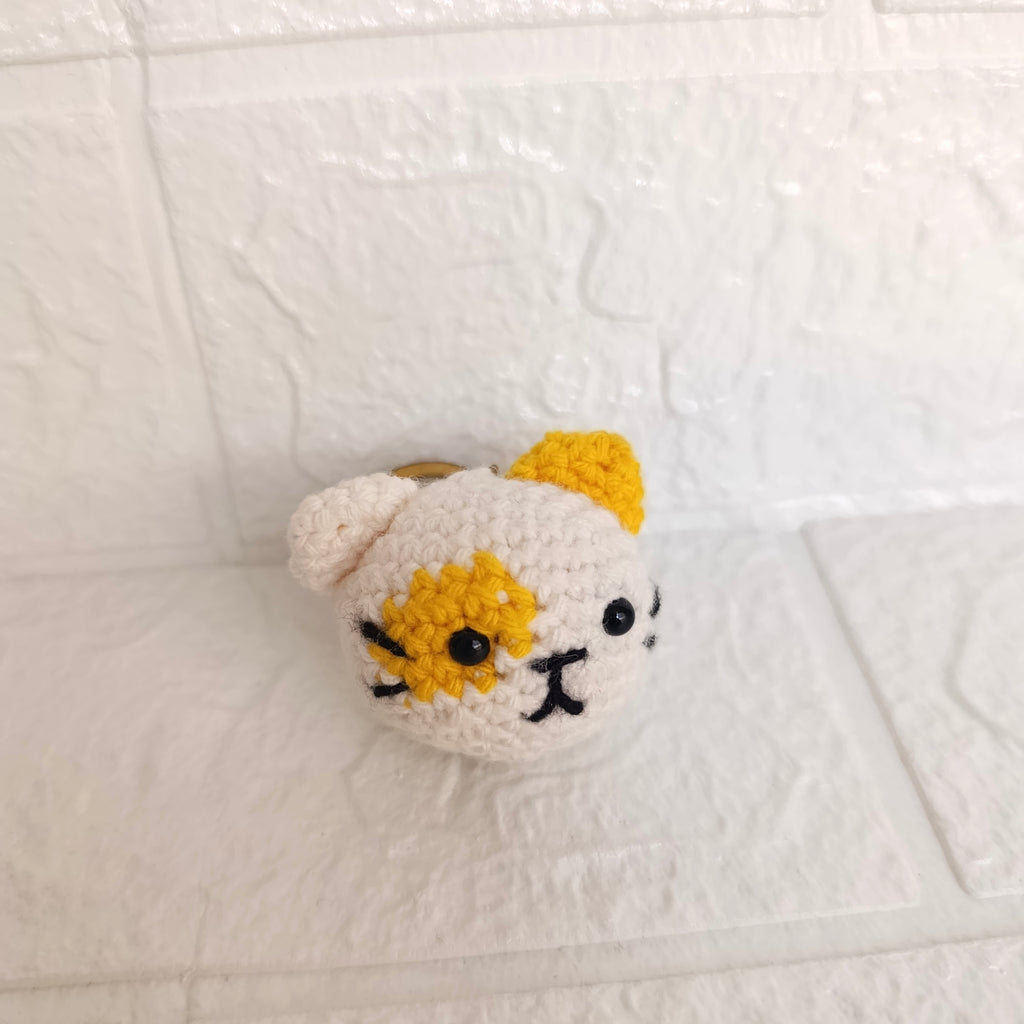 Llavero Carita Mini de Gato en Crochet con Mancha Amarilla