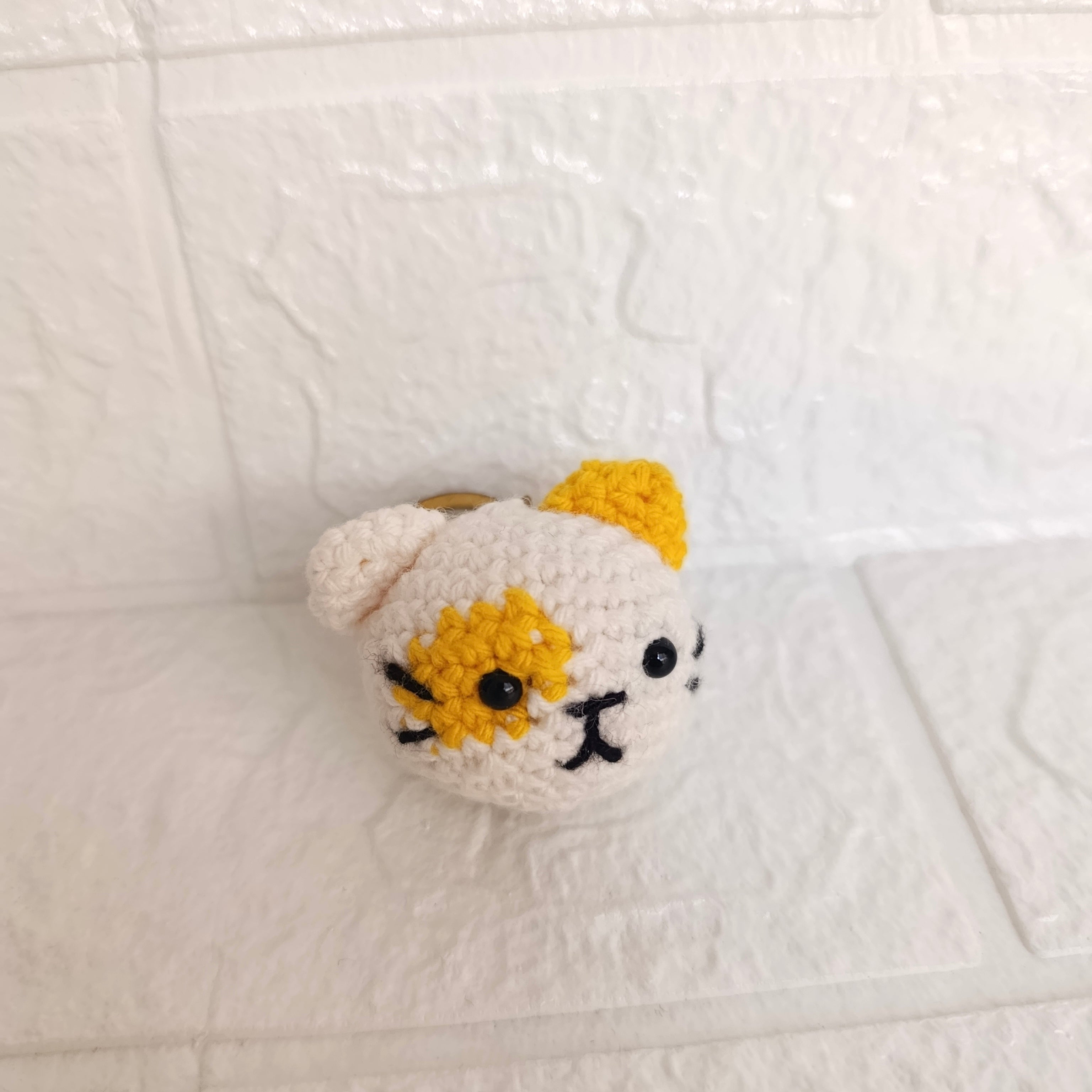 Llavero Carita Mini de Gato en Crochet con Mancha Amarilla