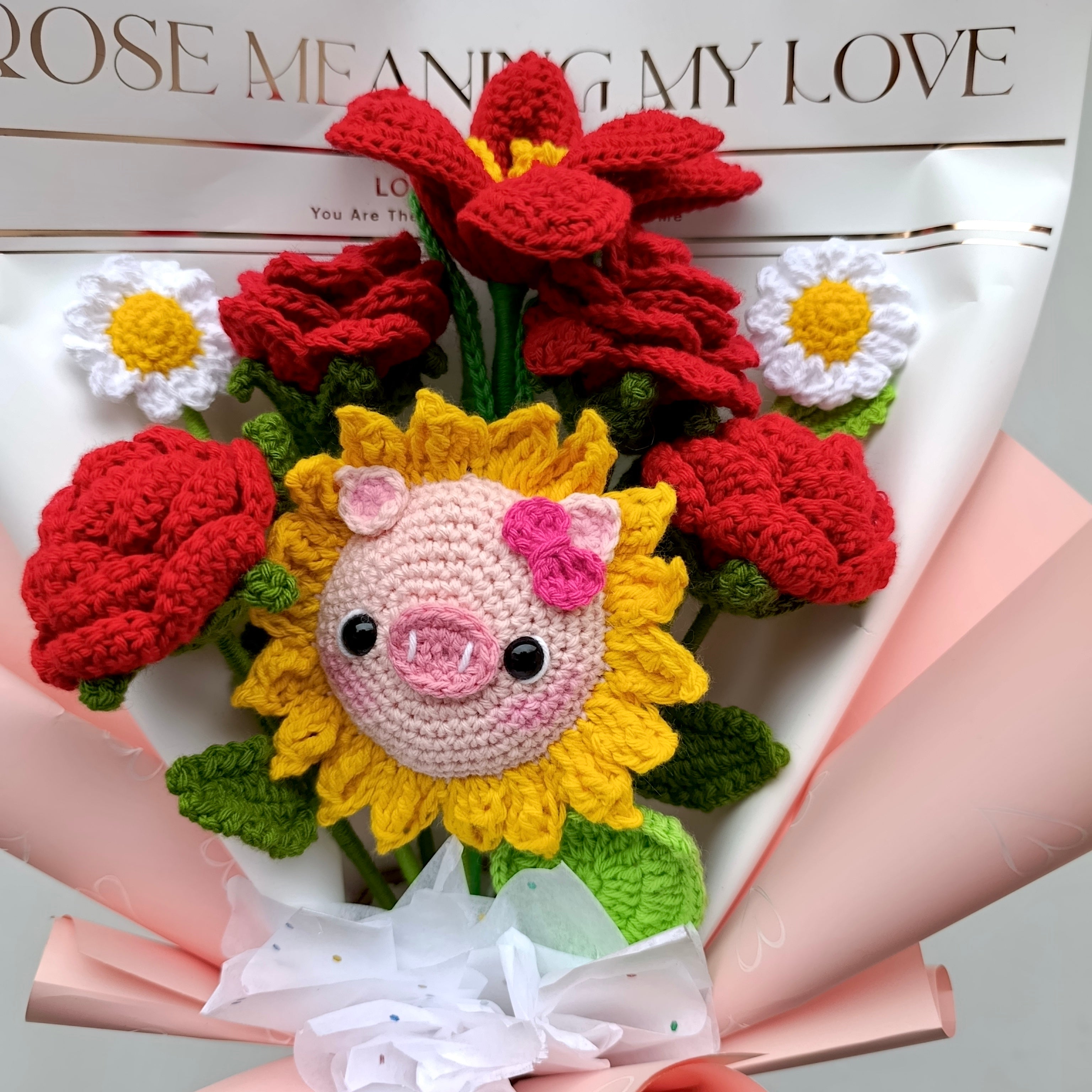 Ramo Crochet con Girasol Carita de Cerdita, Rosas y Tulipán