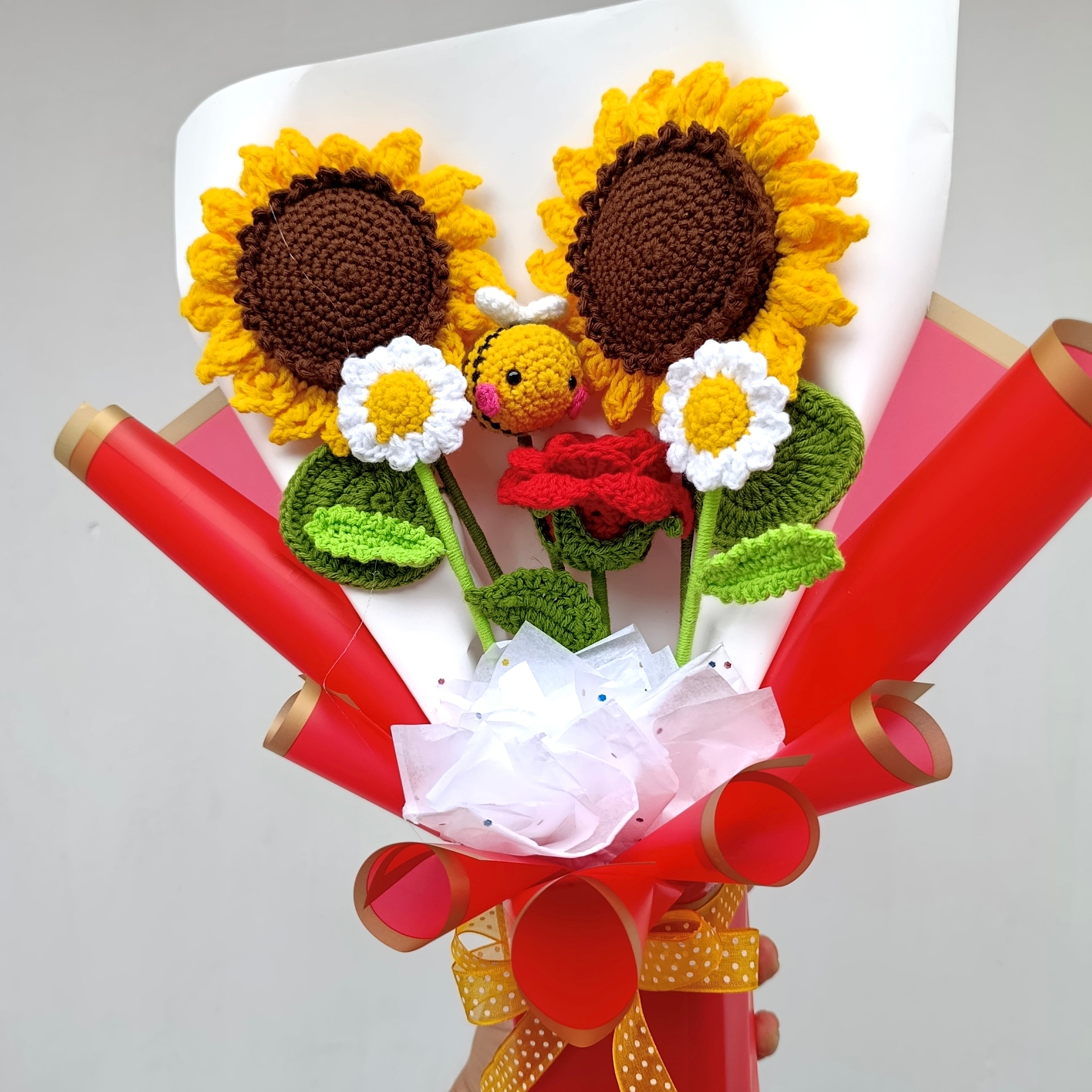 Ramo Crochet con Girasoles, Manzanillas, Rosa y Abeja Amigurumi