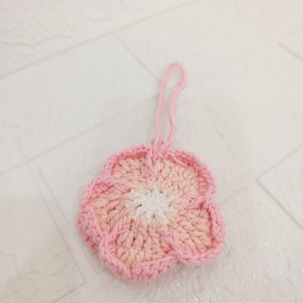 Colgante Flor de Sakura Tejida en Crochet