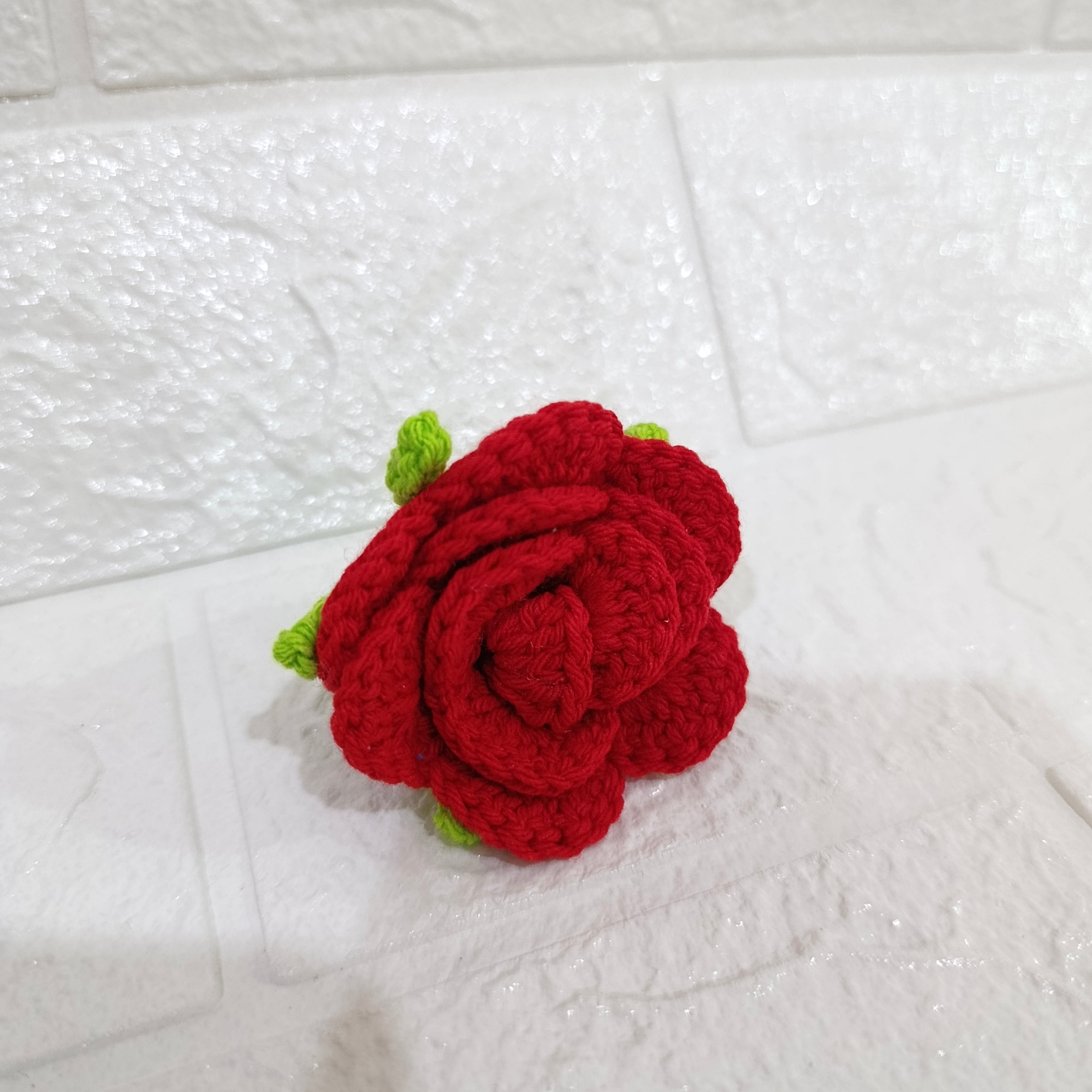 Llavero de Rosas Tejidas a Mano en Crochet
