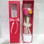 Caja Roja con Tulipán Fucsia y Abeja en Crochet