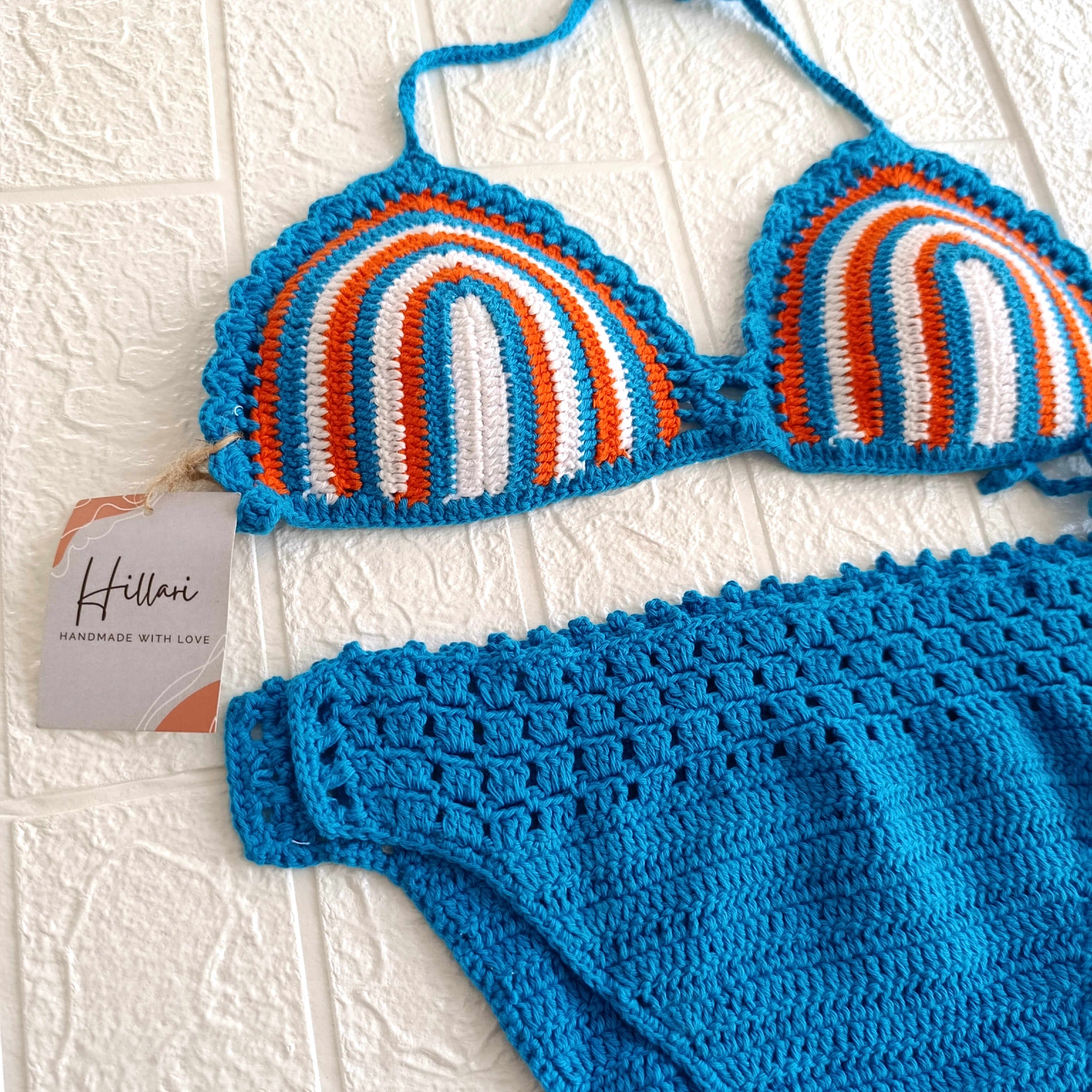 Bikini Crochet Turquesa con Detalles Anaranjados y Blancos – Talla M
