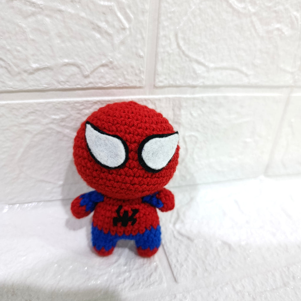 Spiderman Mediano Amigurumi – Tejido a Mano
