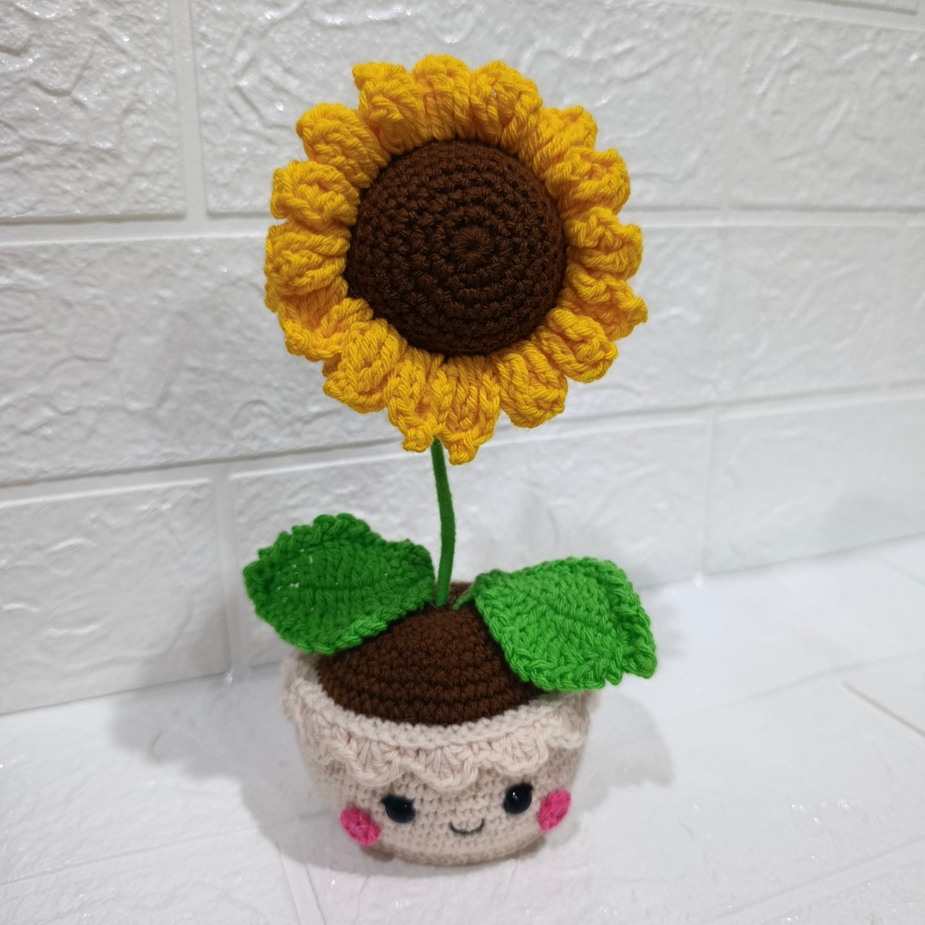 Maceta Tejida con Girasol con Carita en Crochet