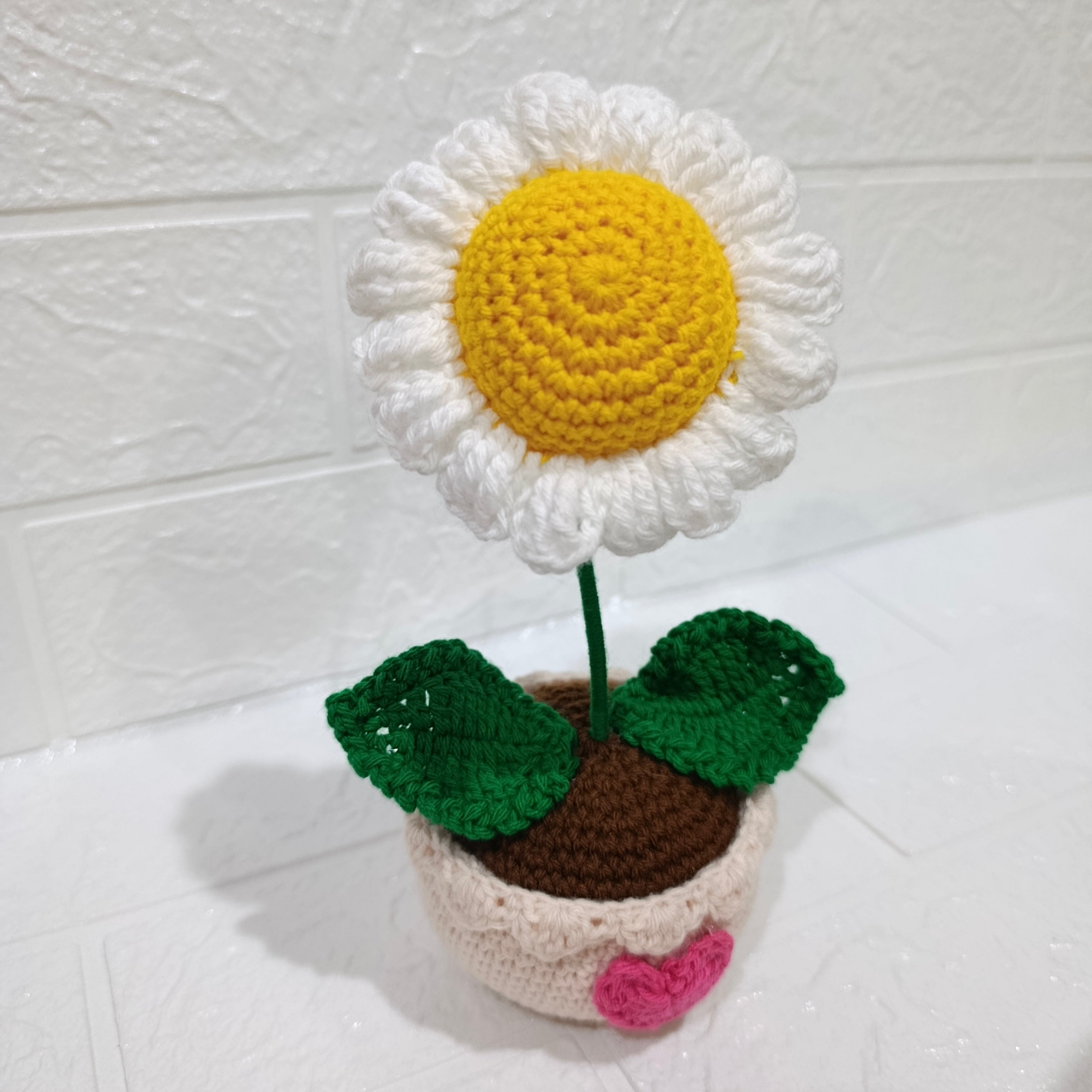 Maceta Tejida con Margarita y Corazón en Crochet