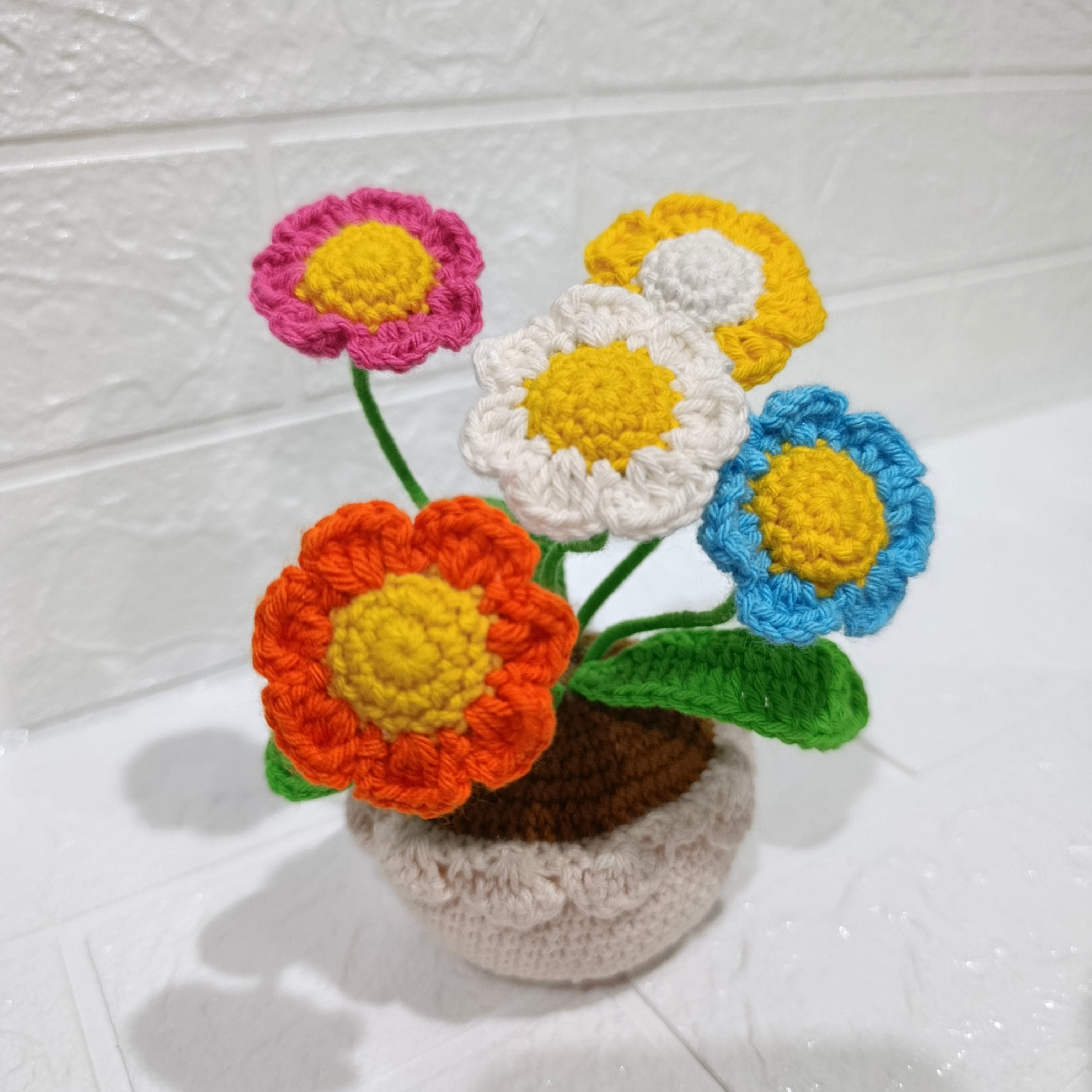 Maceta Tejida Primaveral con Margaritas en Crochet