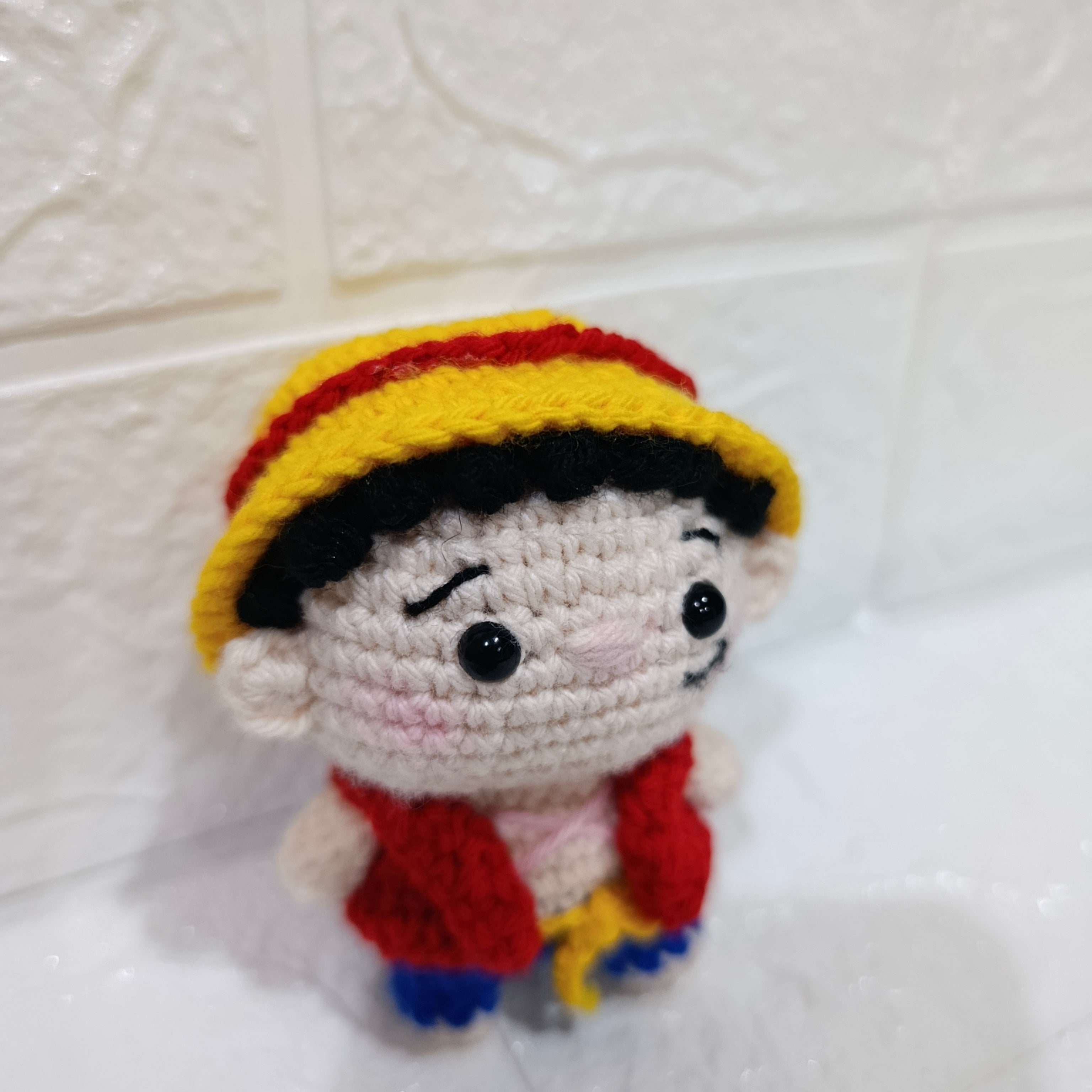 Luffy Amigurumi – Muñeco Tejido a Mano (One Piece)
