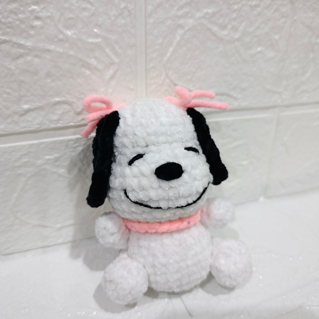Snoopy Amigurumi en Hilo Chenille – Tejido a Mano