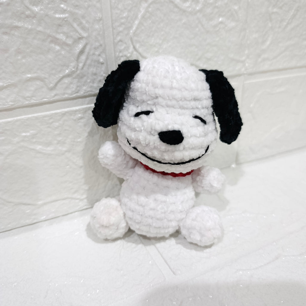Snoopy Amigurumi en Hilo Chenille – Tejido a Mano