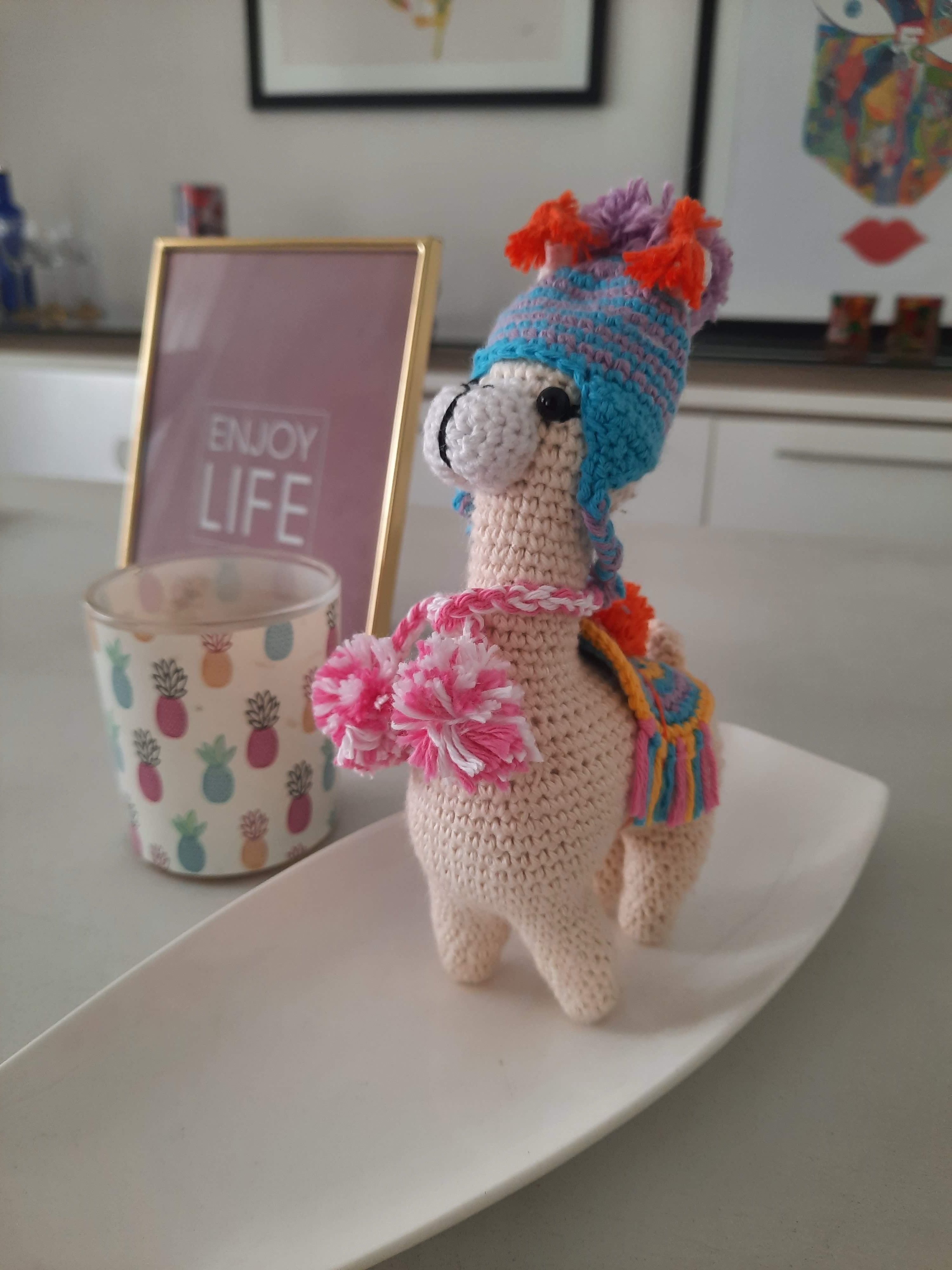 Santiaguito · Llama Crochet con Chullo 15 cm
