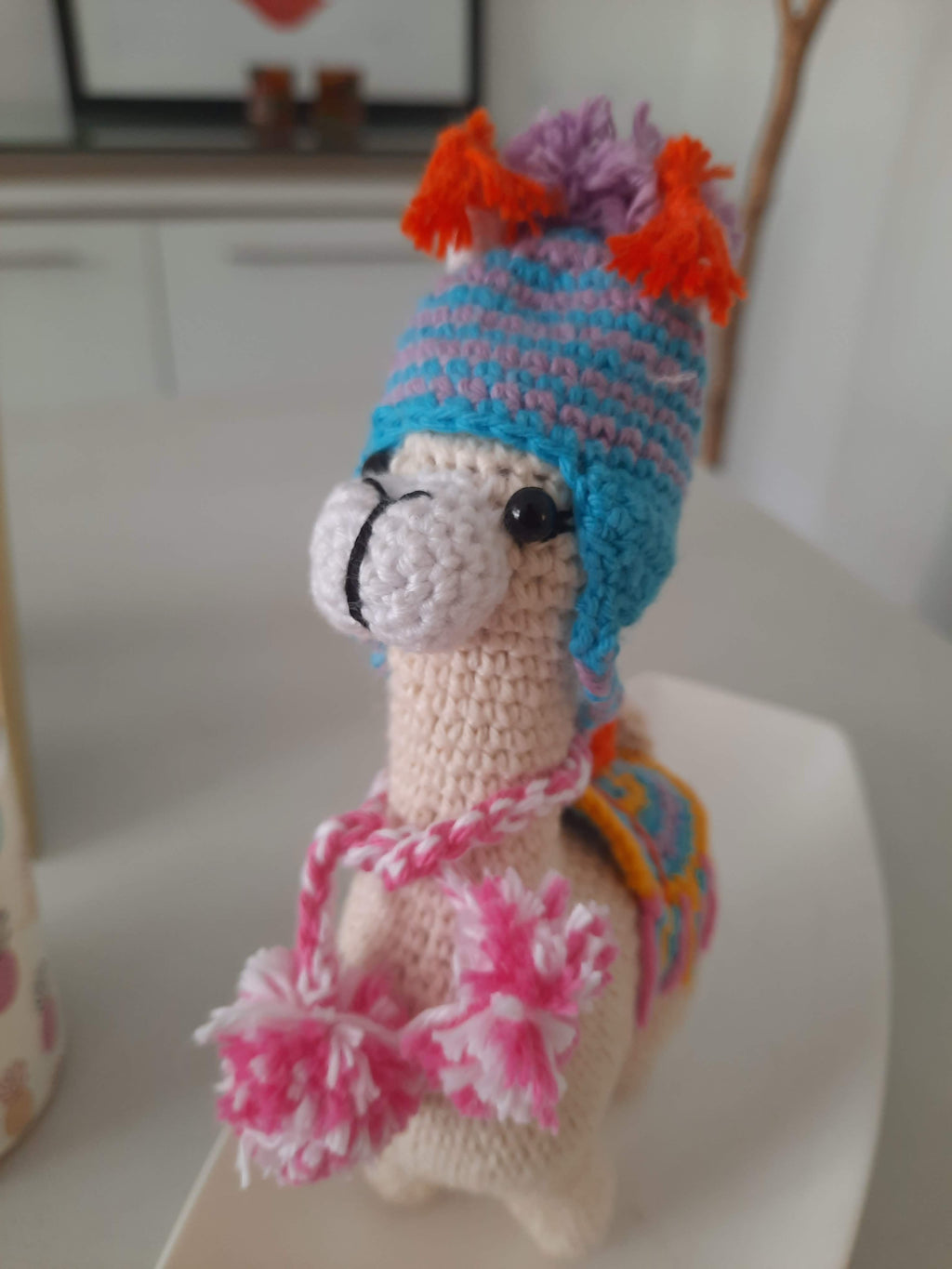 Santiaguito · Llama Crochet con Chullo 15 cm