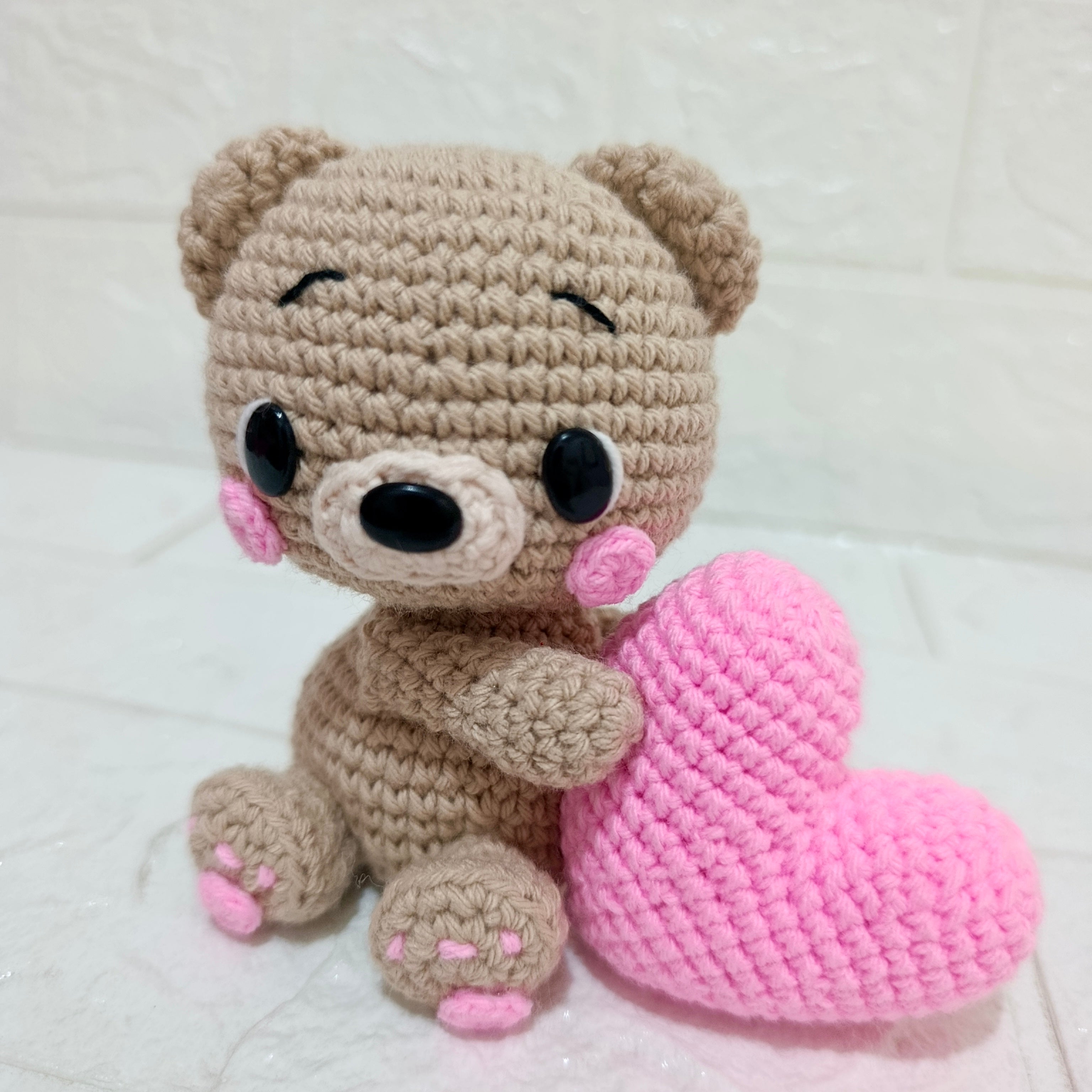 Osito con Corazón Rosado Tejido a Crochet
