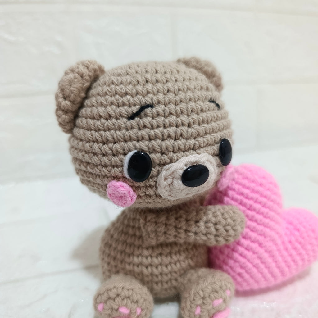 Osito con Corazón Rosado Tejido a Crochet