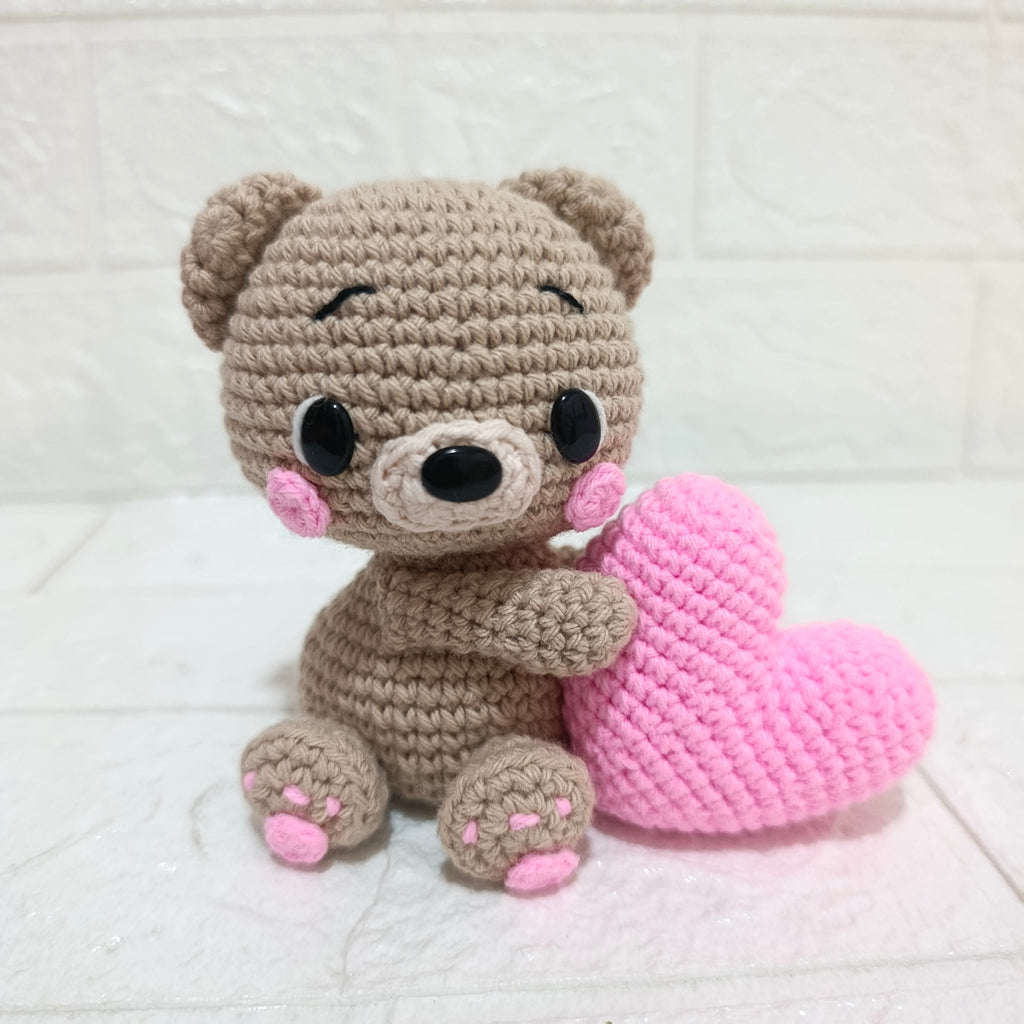 Osito con Corazón Rosado Tejido a Crochet
