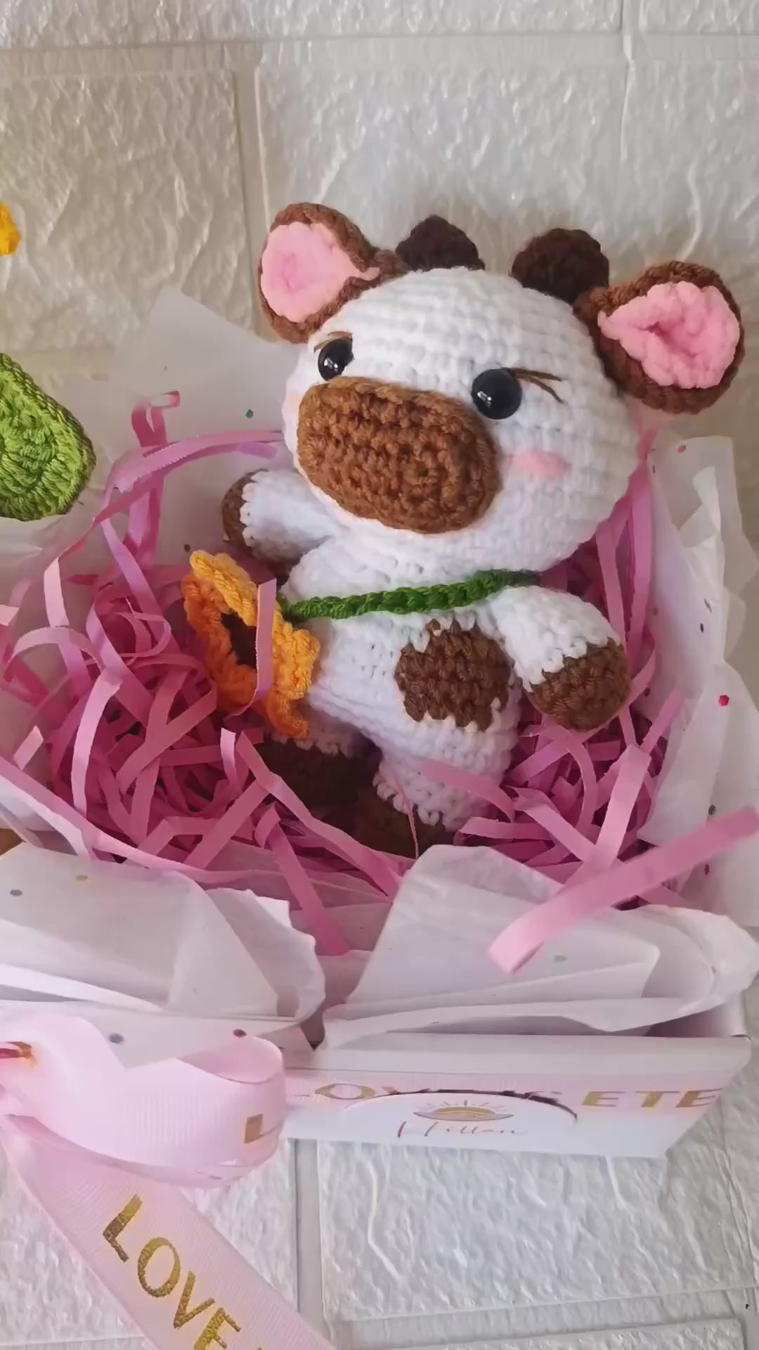 Box Regalo con Vaquita Tejida y Girasoles