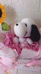 Box Regalo con Perrito Blanco Tejido y Girasoles