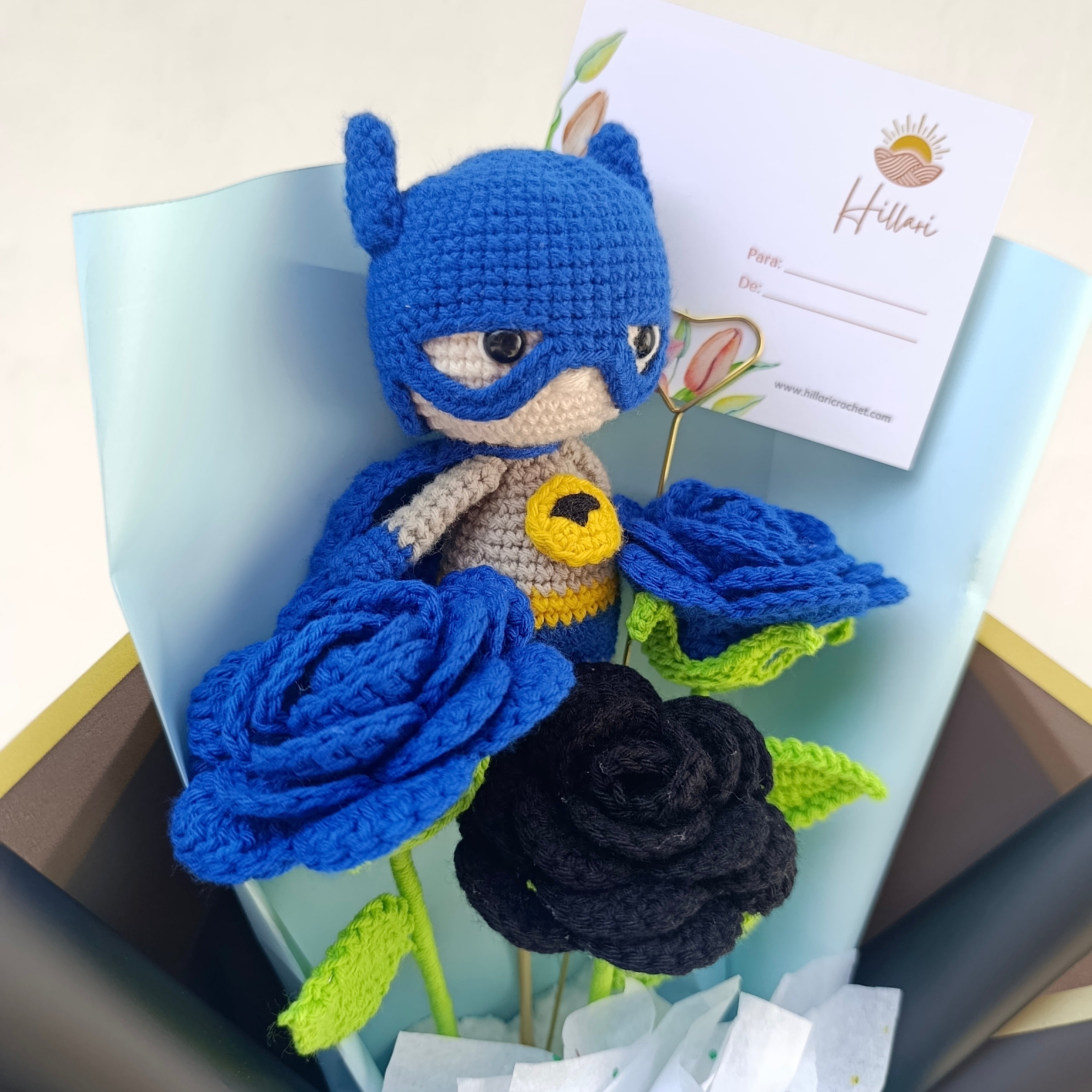 Ramo Crochet Batman con Rosas Azules y Negras