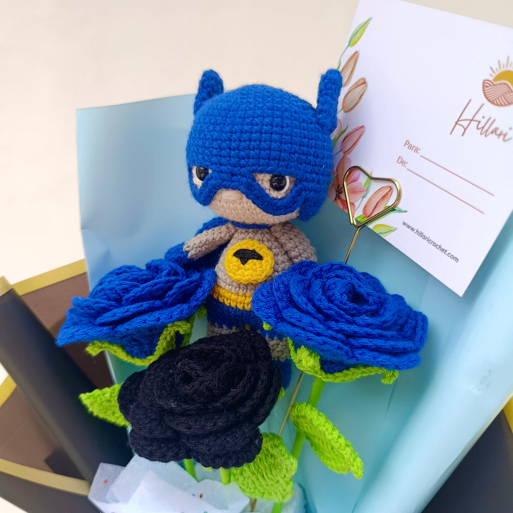 Ramo Crochet Batman con Rosas Azules y Negras
