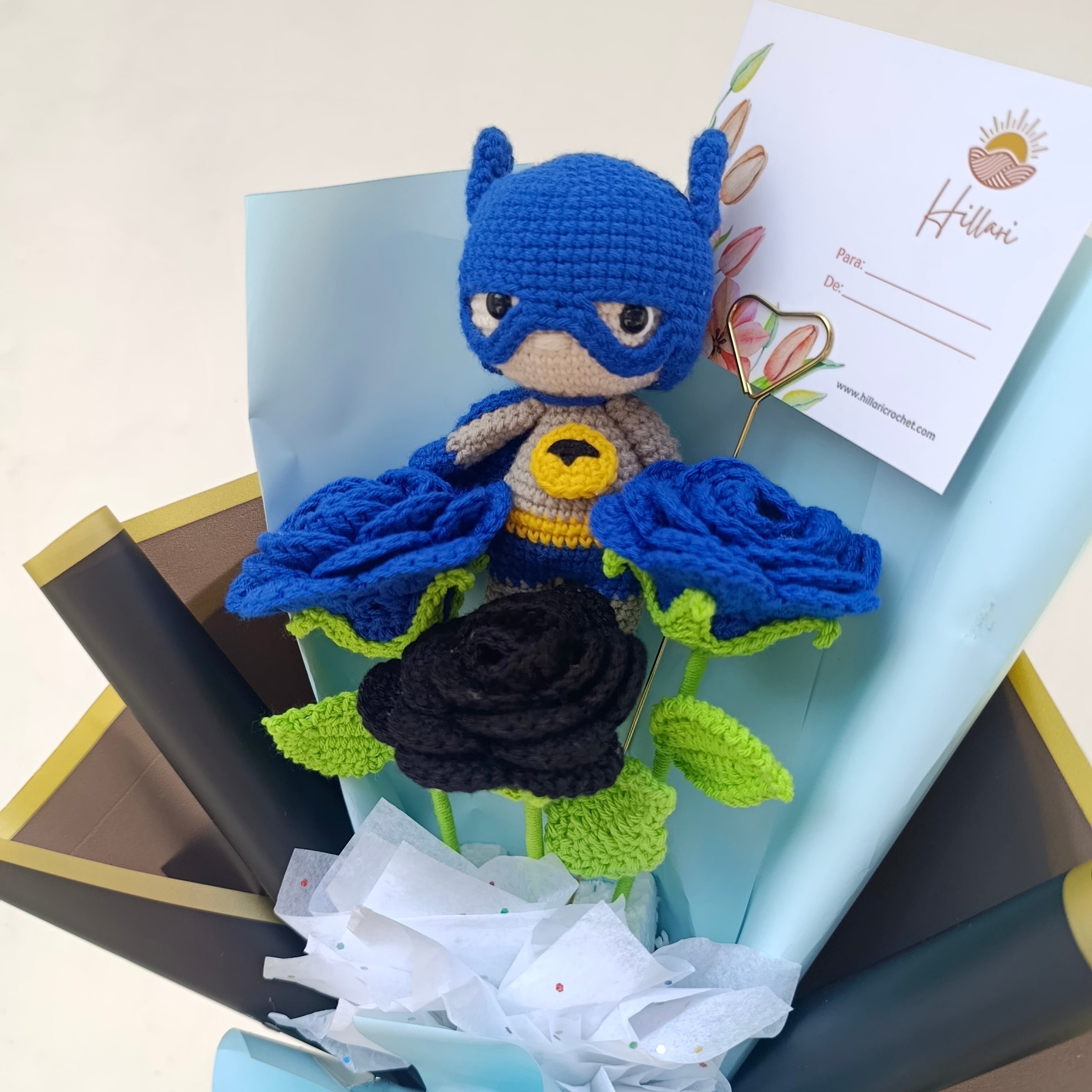 Ramo Crochet Batman con Rosas Azules y Negras