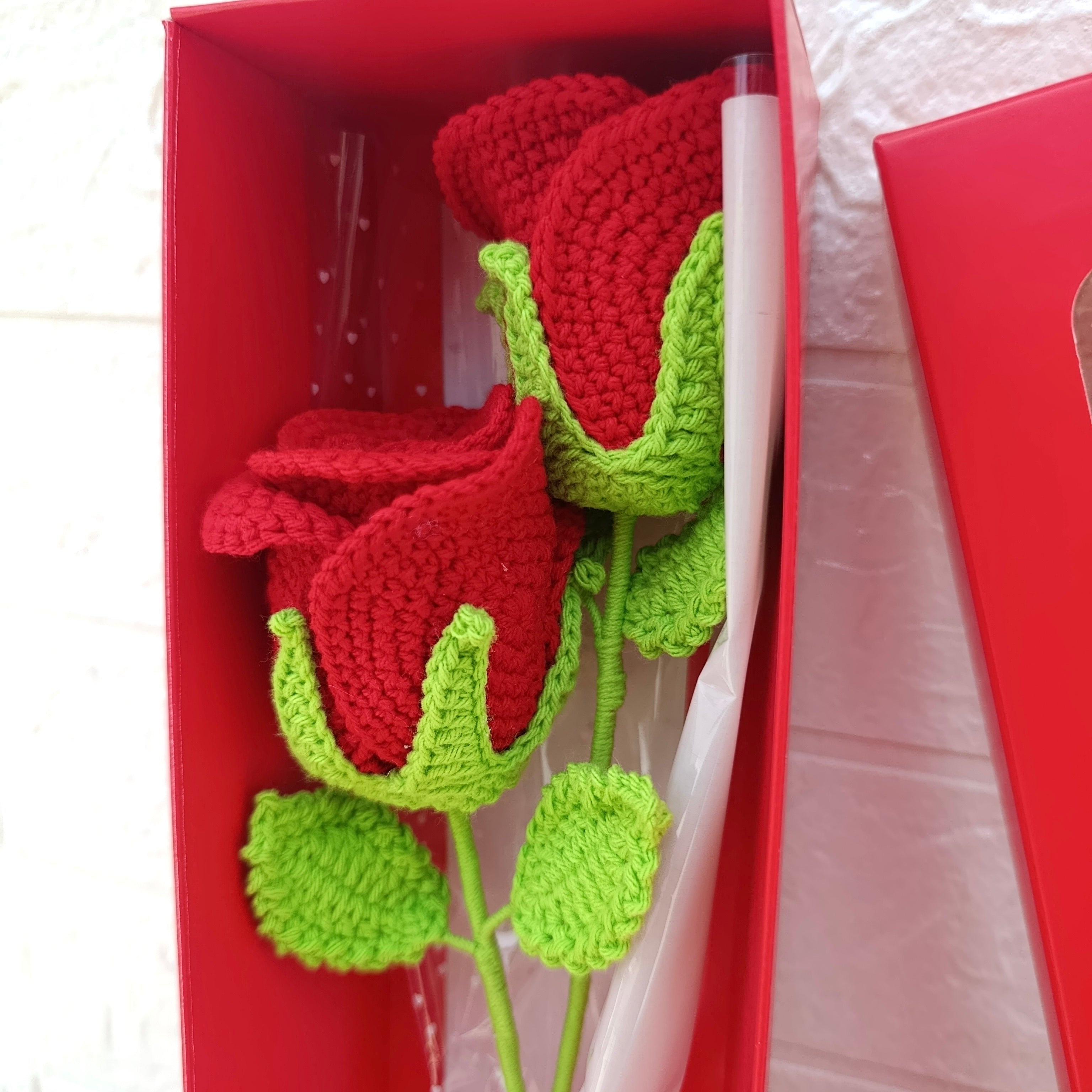Caja Roja Rosas Premium Tejidas